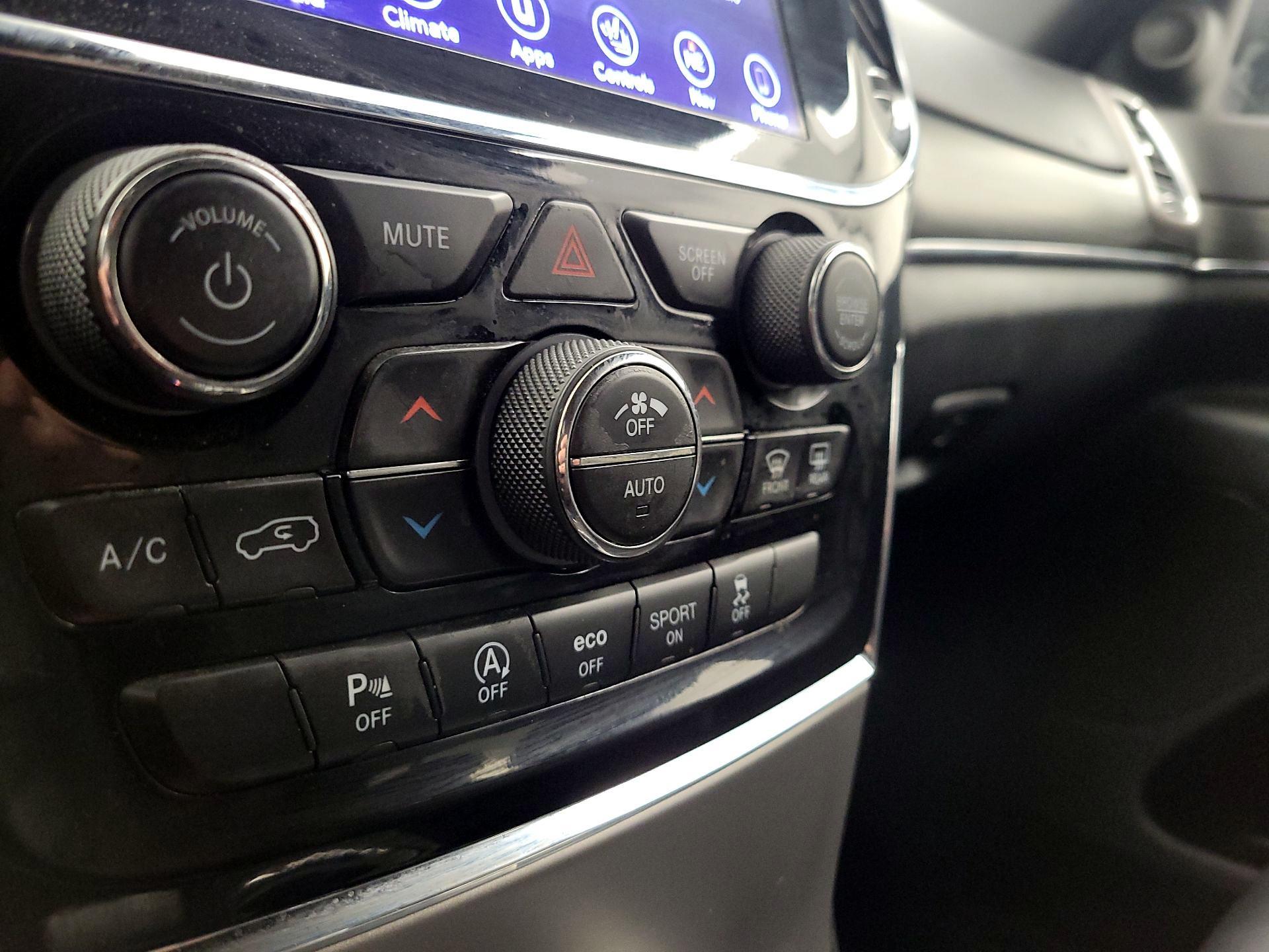 Thumbnail: 2019 Jeep Grand Cherokee - 17