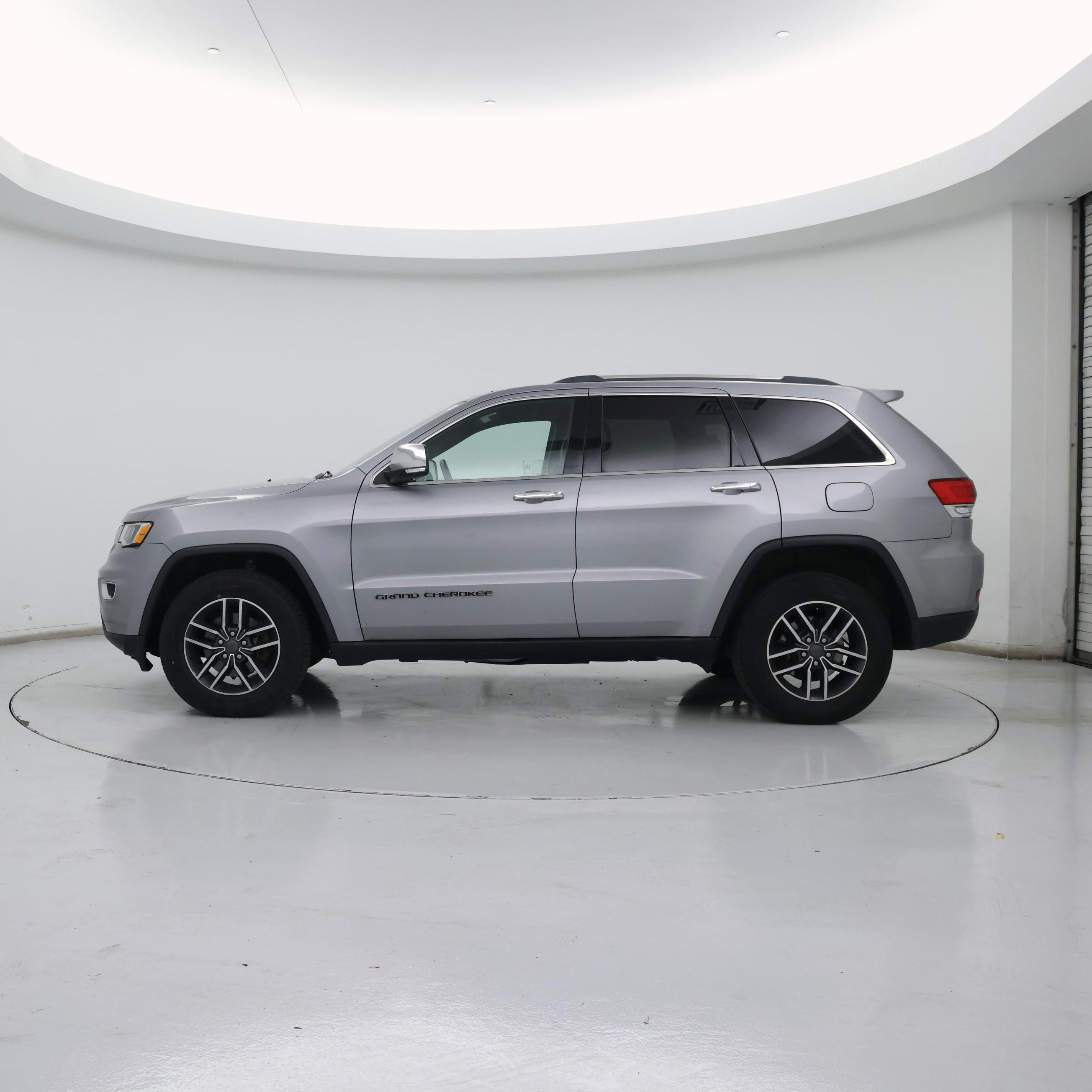Thumbnail: 2019 Jeep Grand Cherokee - 3