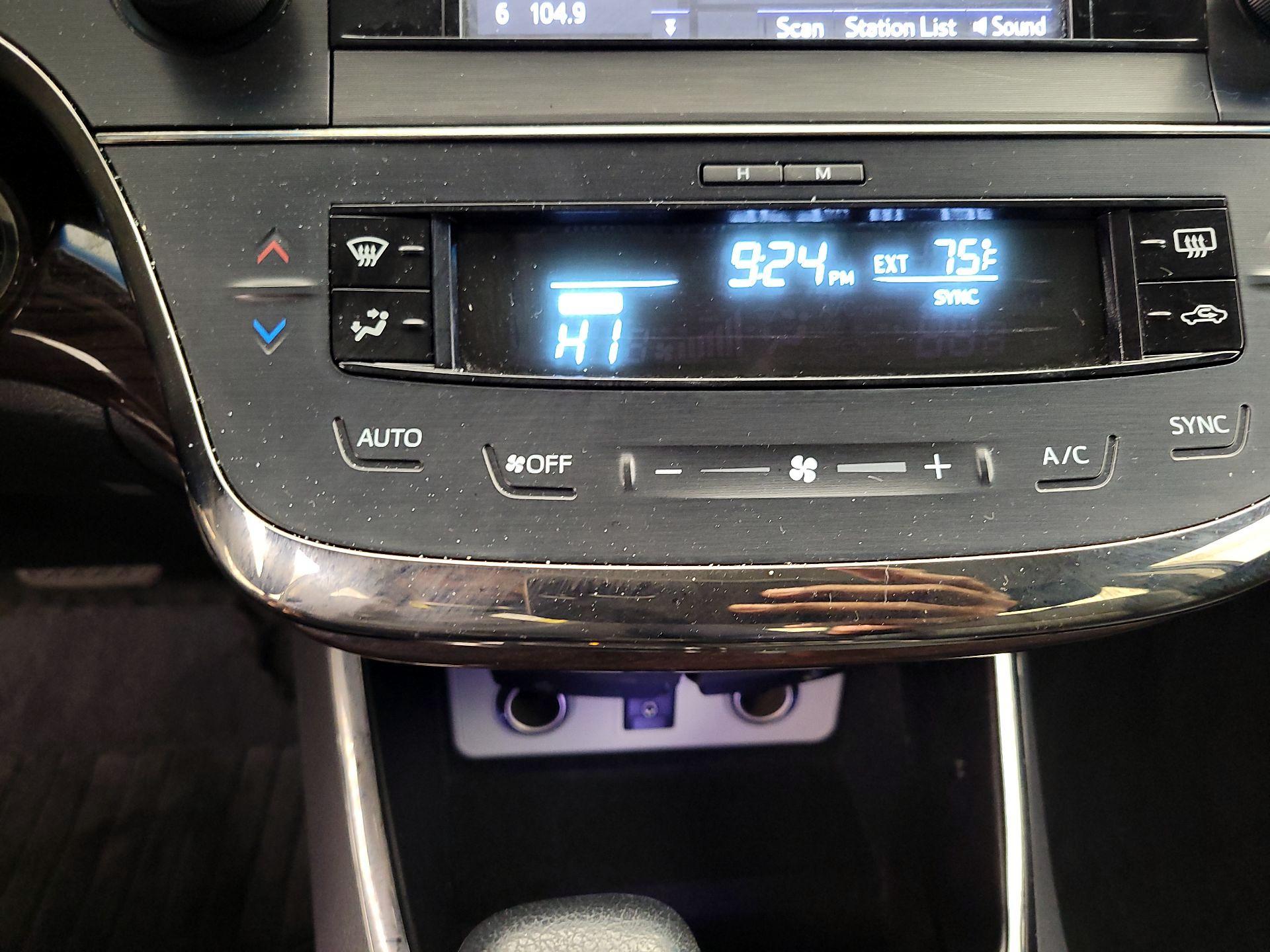 Thumbnail: 2015 Toyota Avalon - 16