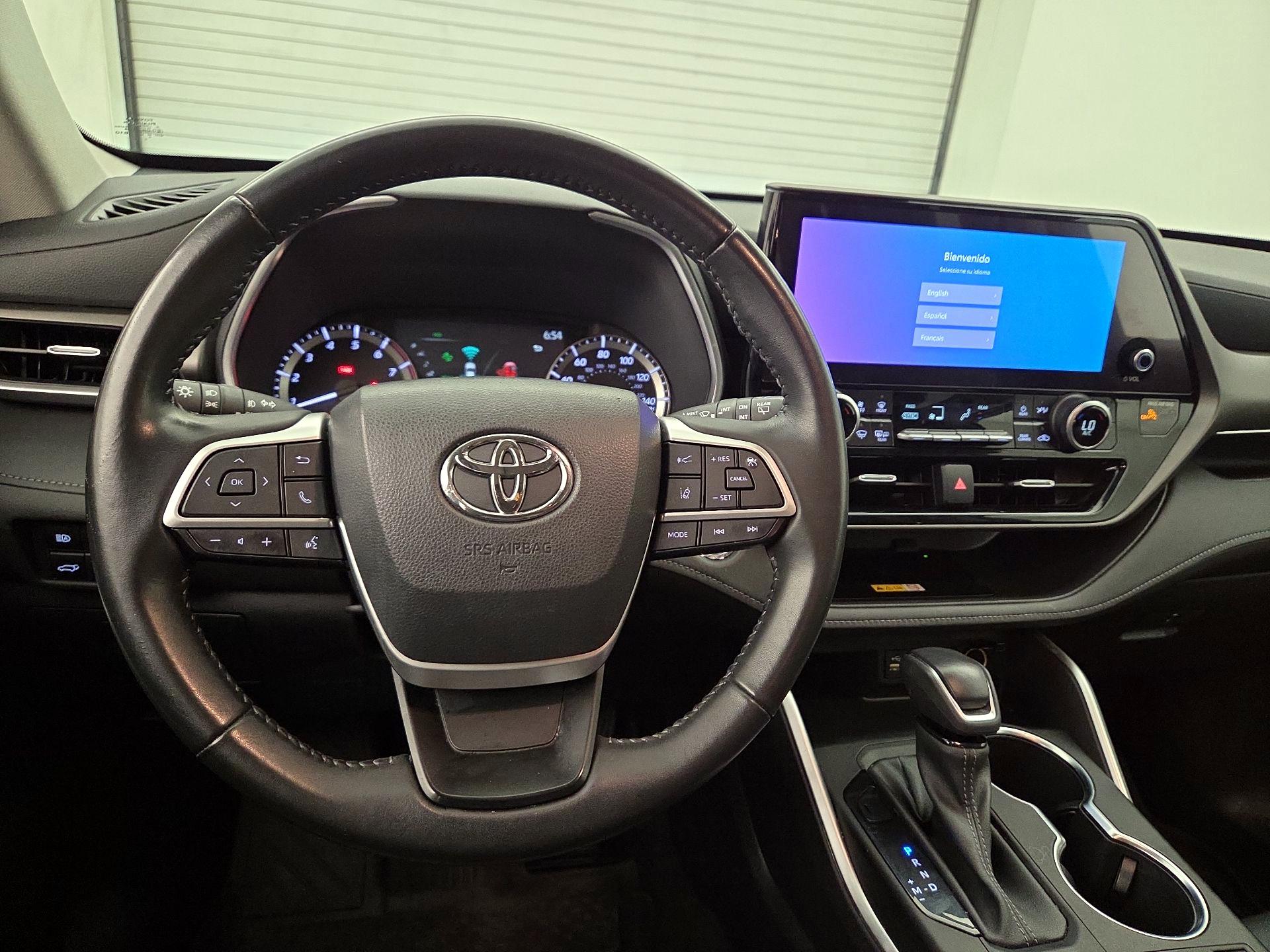 Thumbnail: 2023 Toyota Highlander - 10