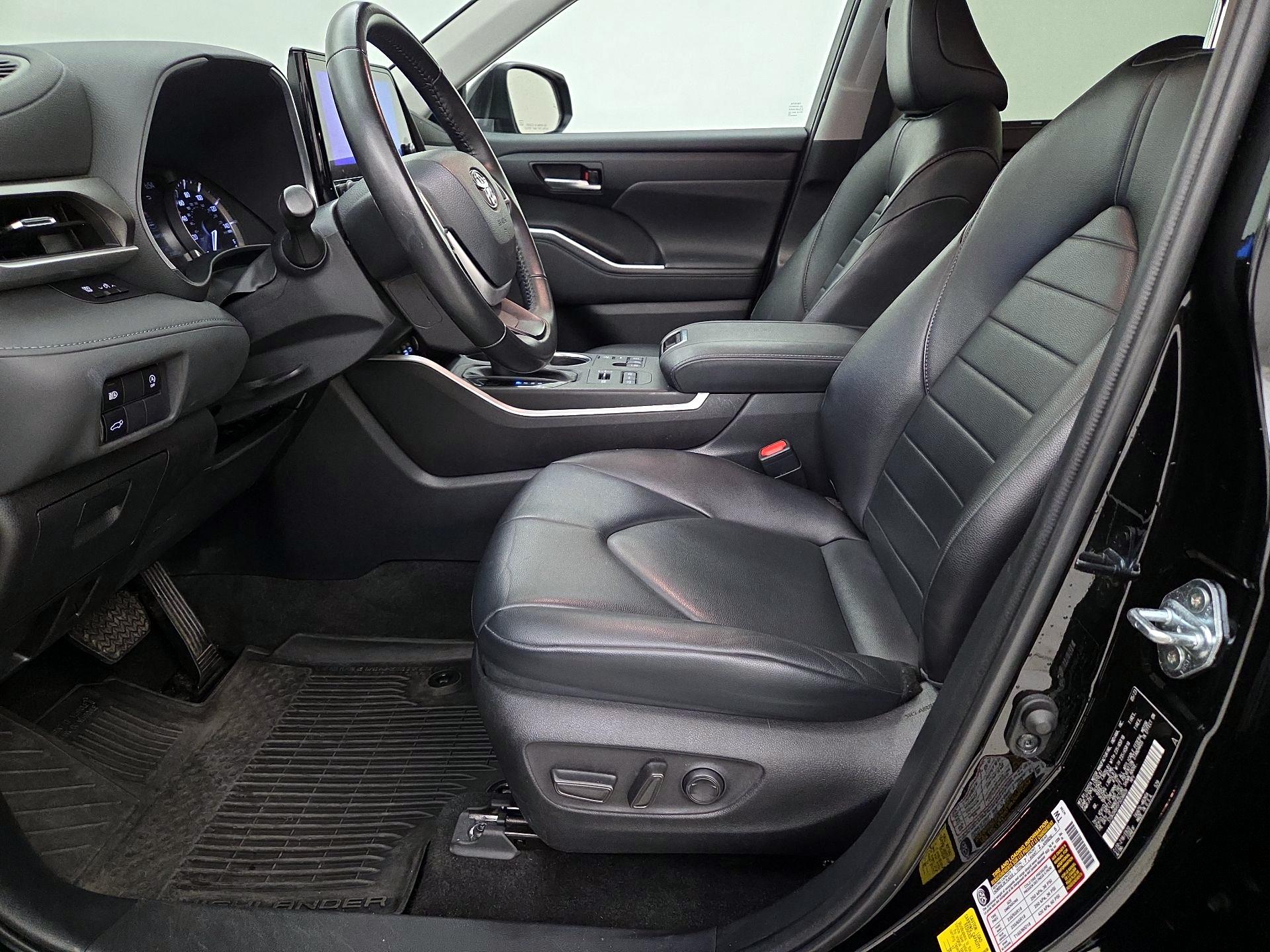 Thumbnail: 2023 Toyota Highlander - 11