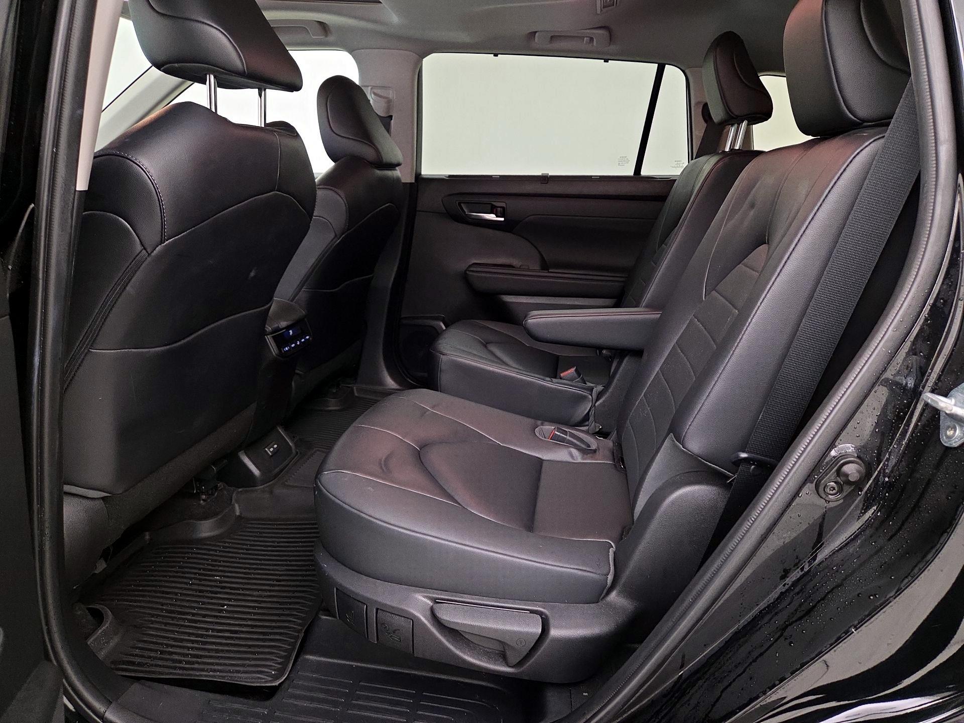 Thumbnail: 2023 Toyota Highlander - 20