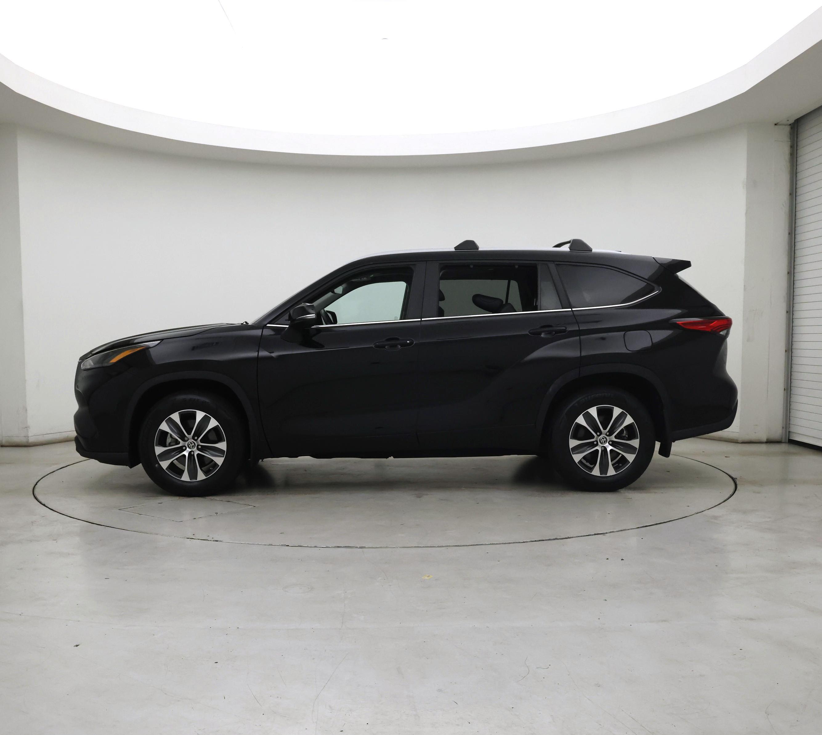 Thumbnail: 2023 Toyota Highlander - 3