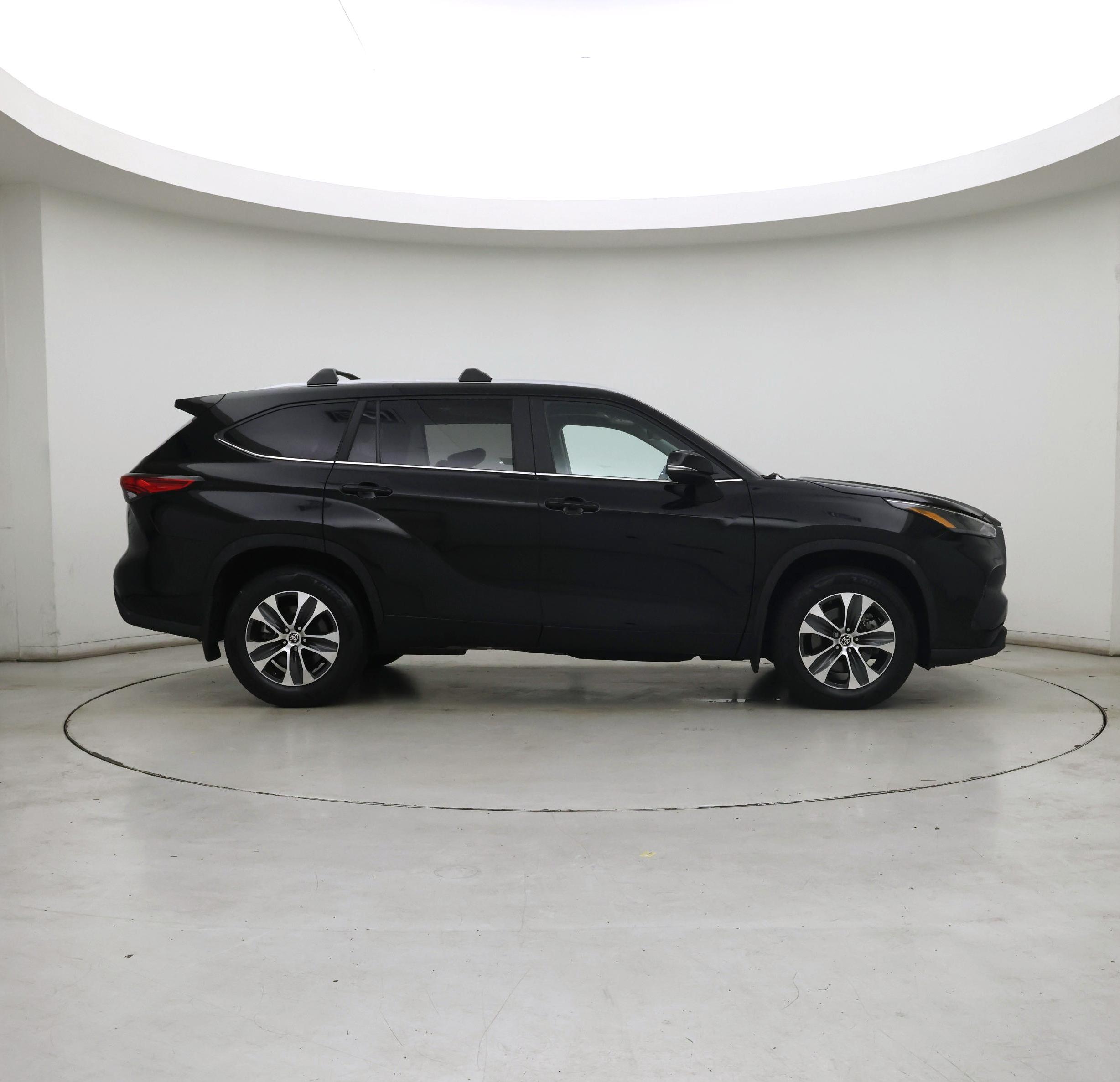 Thumbnail: 2023 Toyota Highlander - 7