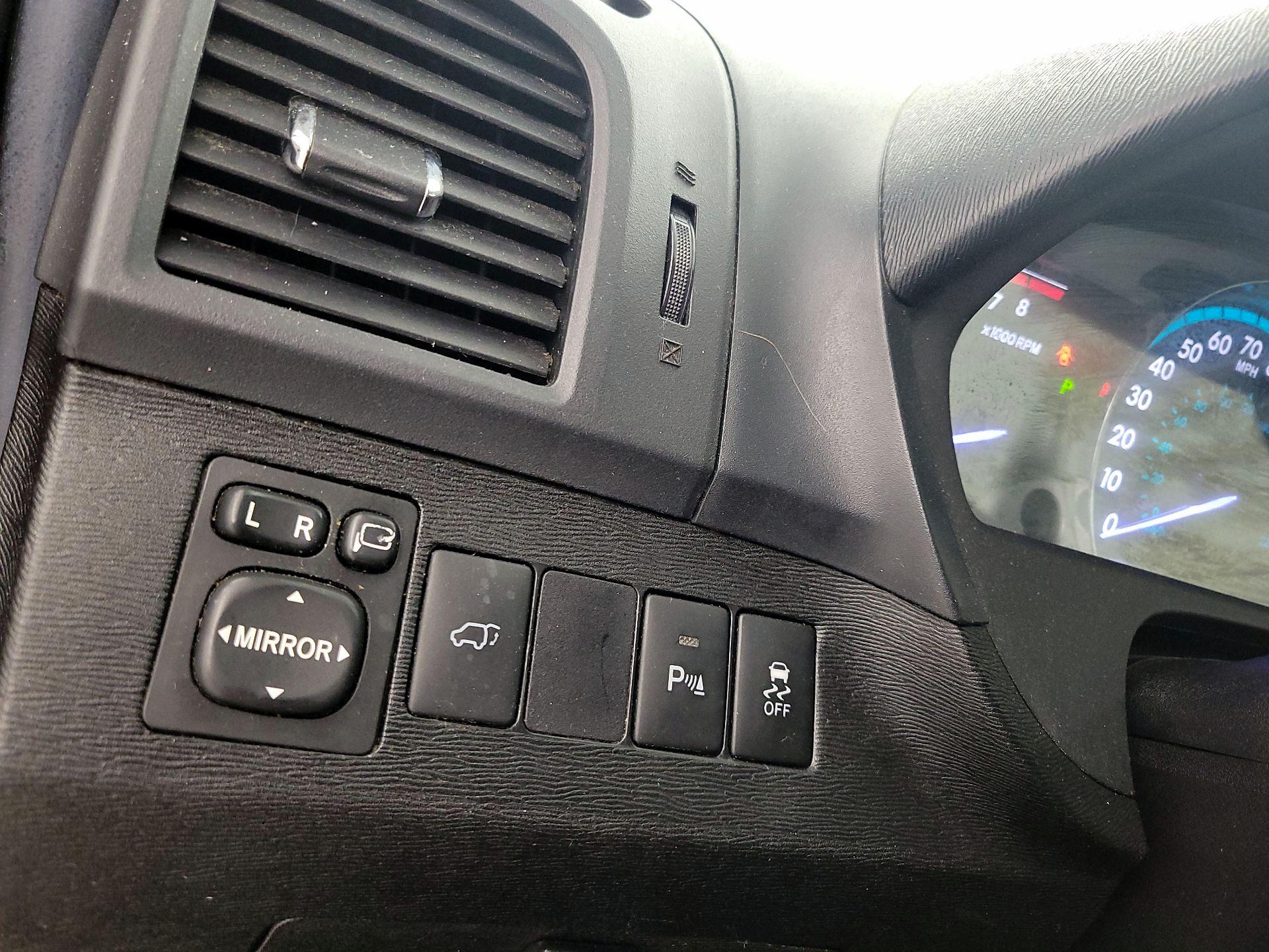 Thumbnail: 2014 Toyota Venza - 13