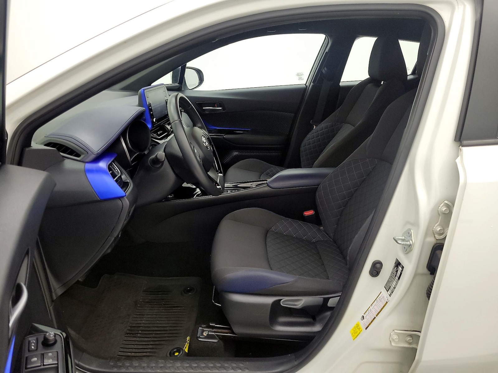 2021 Toyota C-HR XLE - Photo 12
