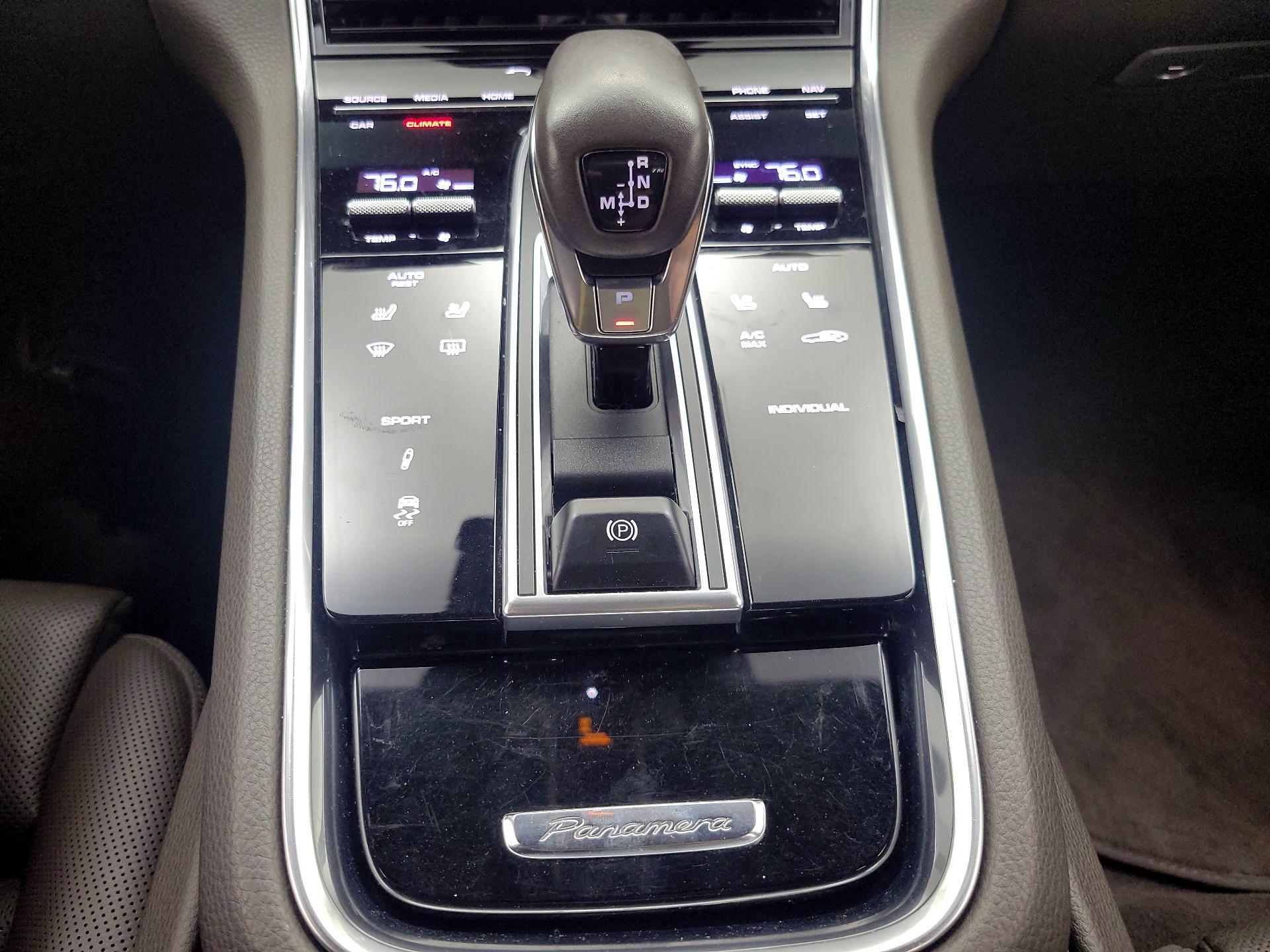 Thumbnail: 2020 Porsche Panamera - 18