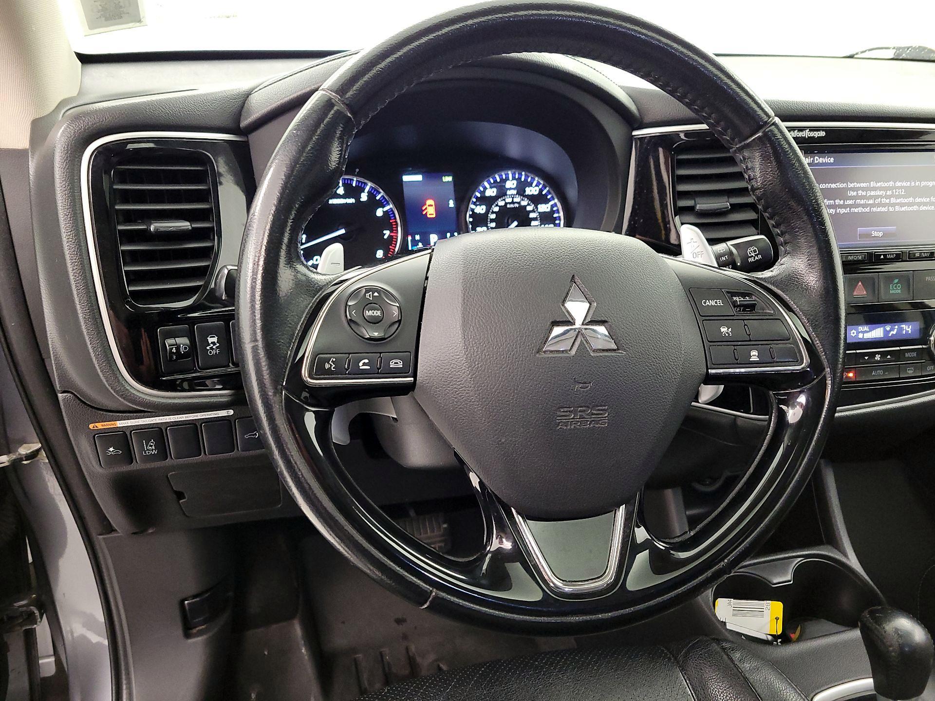 Thumbnail: 2016 Mitsubishi Outlander - 10