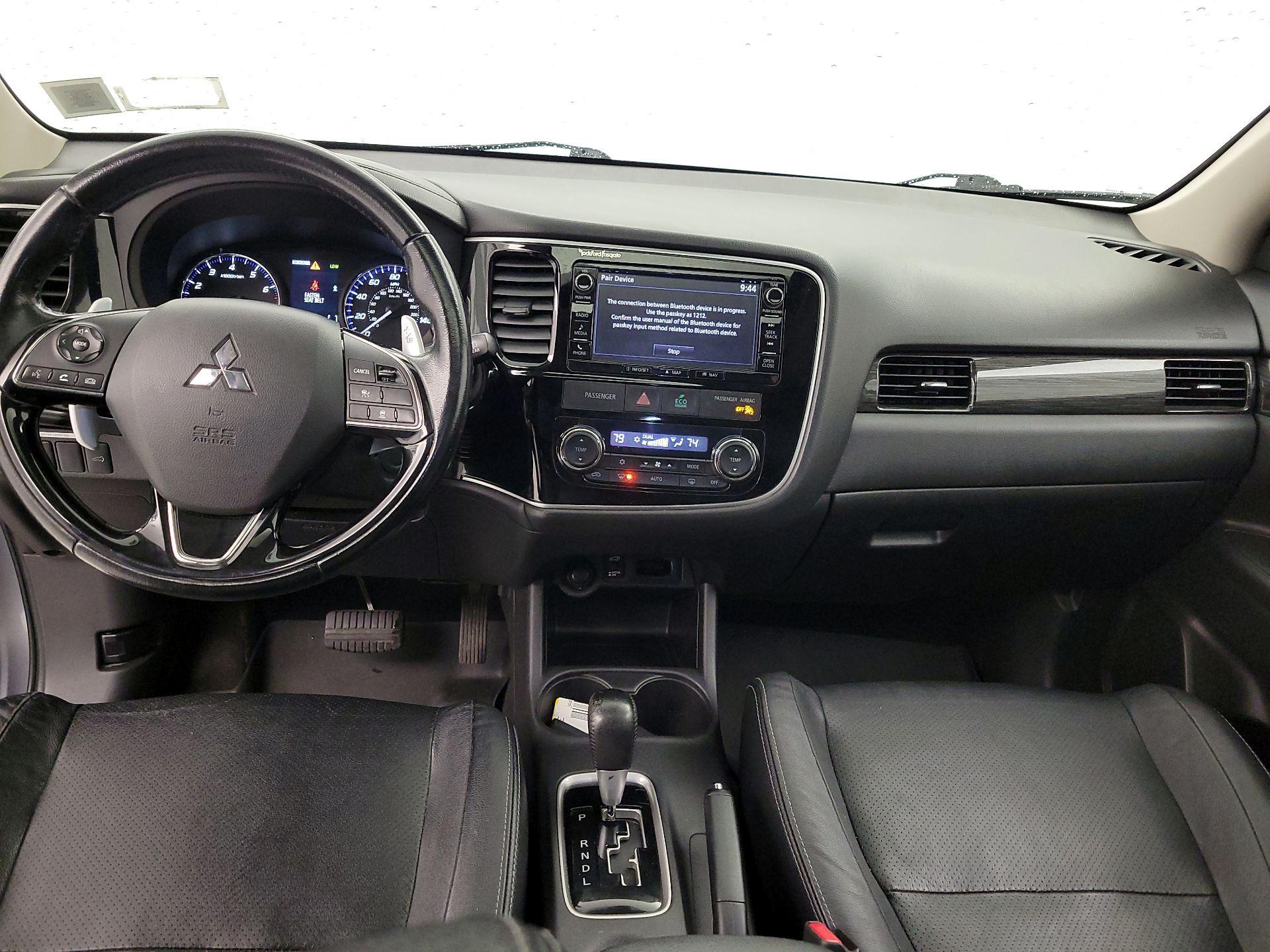 Thumbnail: 2016 Mitsubishi Outlander - 11
