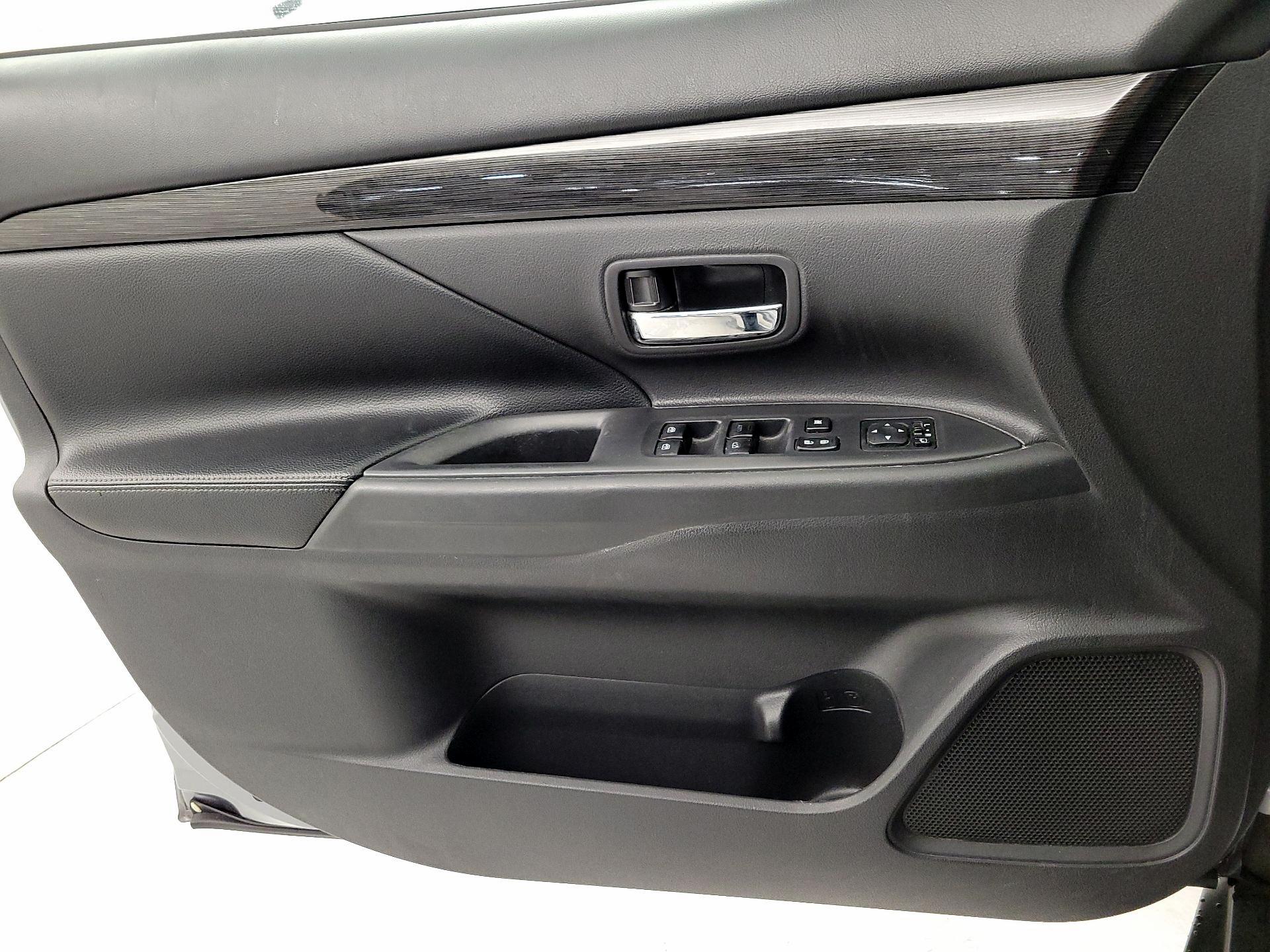 Thumbnail: 2016 Mitsubishi Outlander - 12