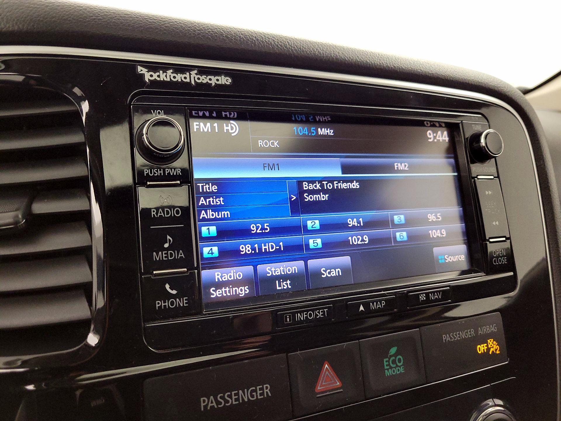 Thumbnail: 2016 Mitsubishi Outlander - 15