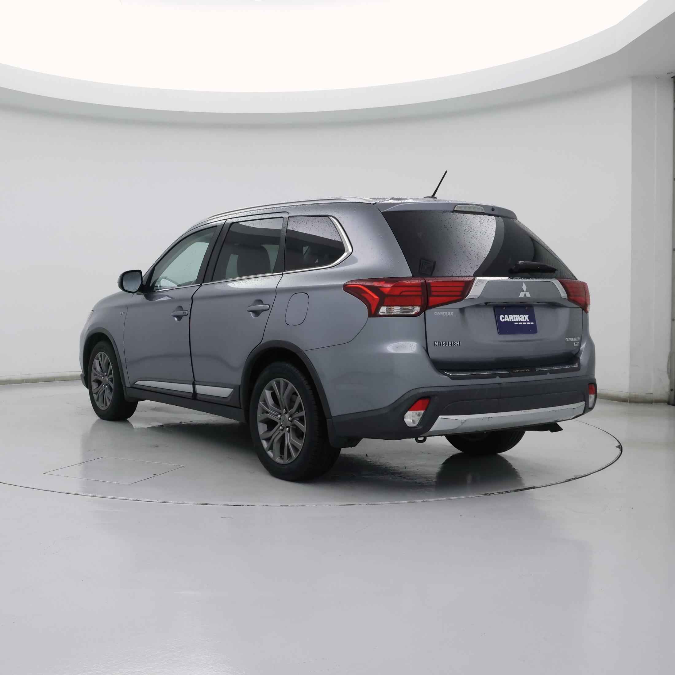 Thumbnail: 2016 Mitsubishi Outlander - 2