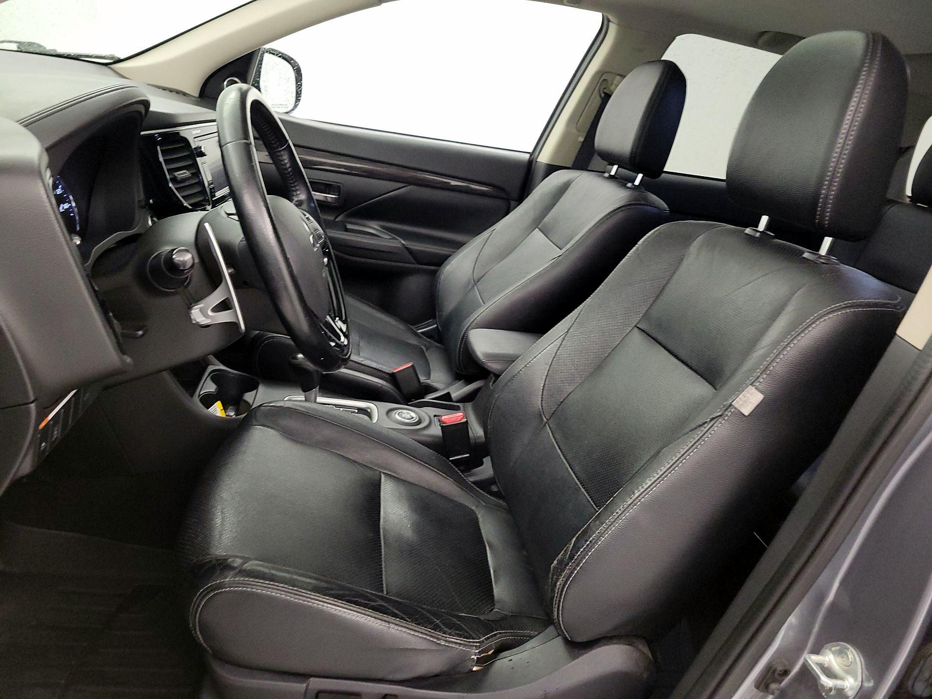 Thumbnail: 2016 Mitsubishi Outlander - 19