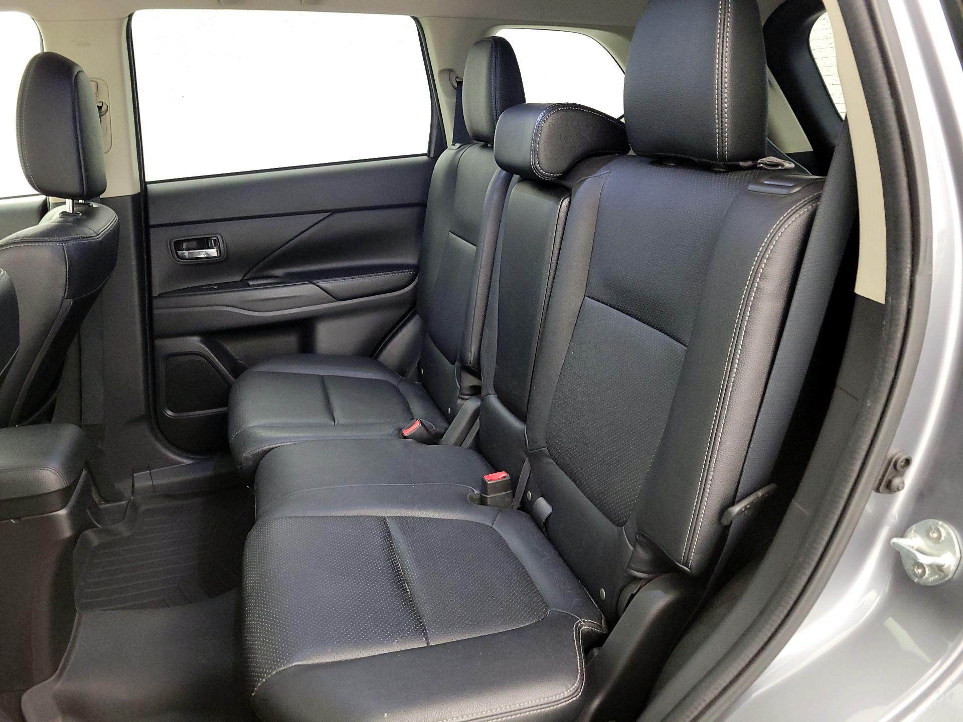 Thumbnail: 2016 Mitsubishi Outlander - 20