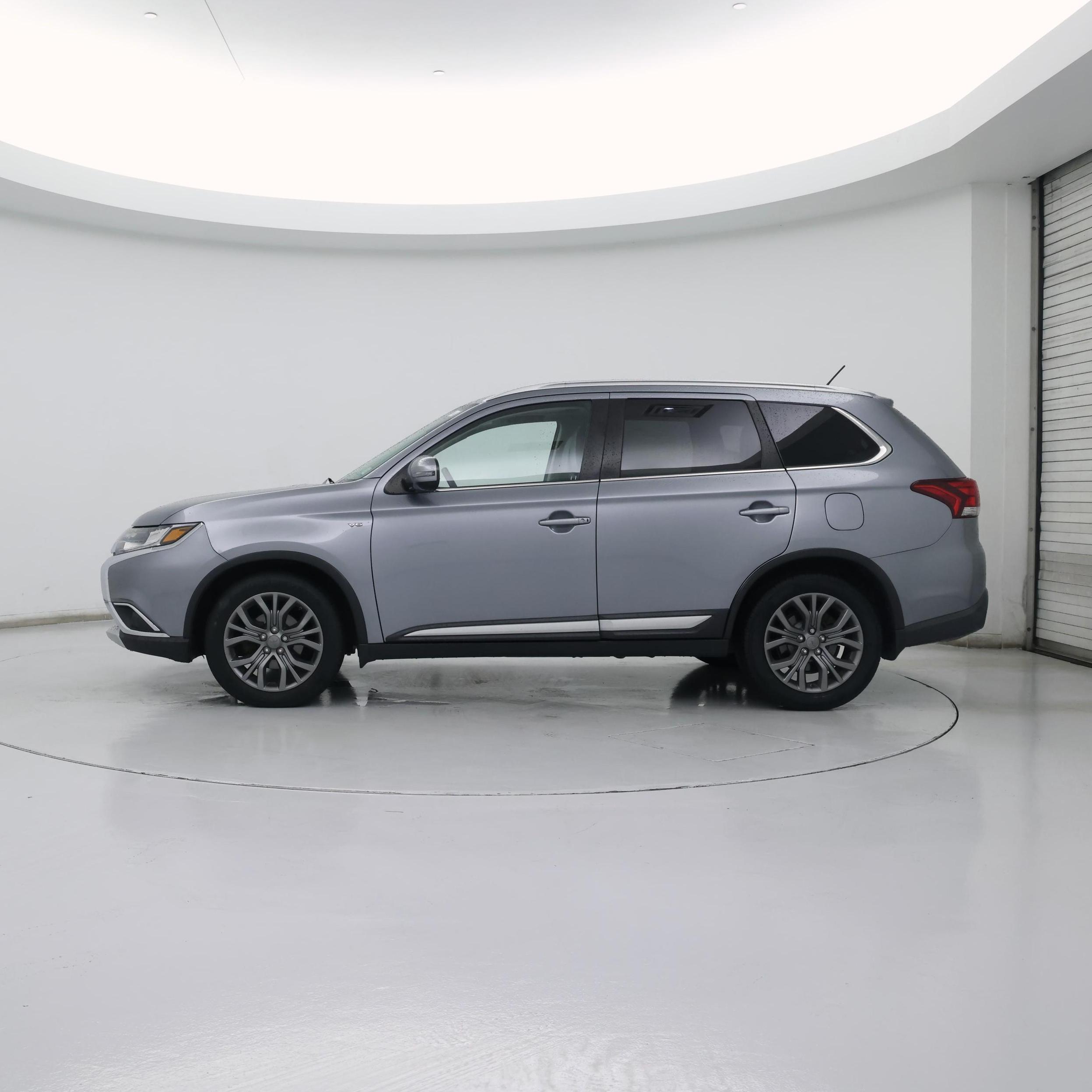 Thumbnail: 2016 Mitsubishi Outlander - 3