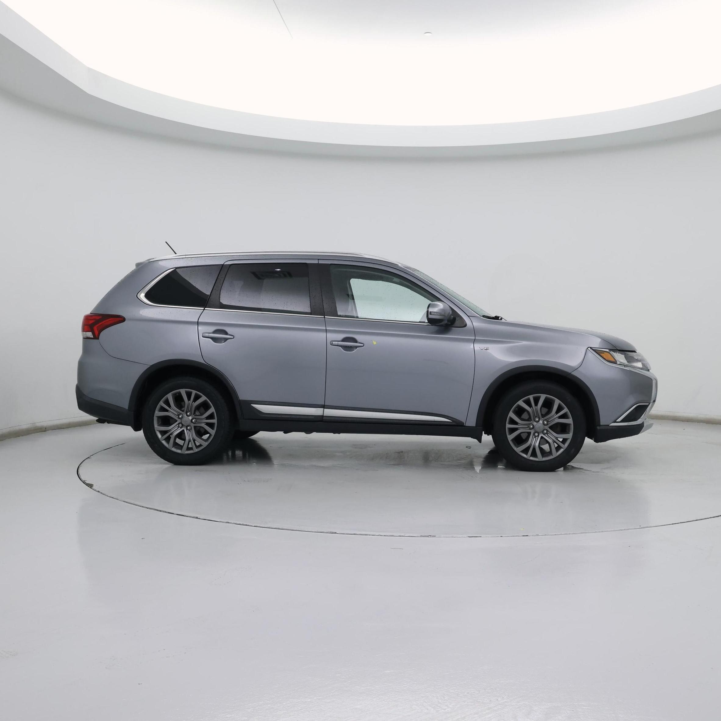 Thumbnail: 2016 Mitsubishi Outlander - 7