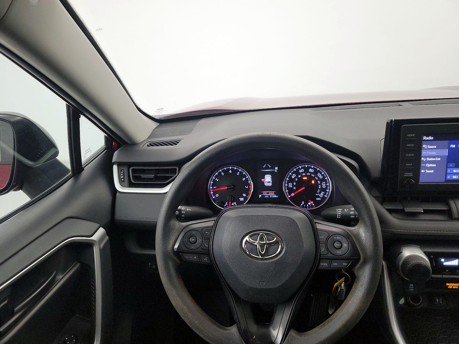 2019 Toyota RAV4 LE - Photo 11