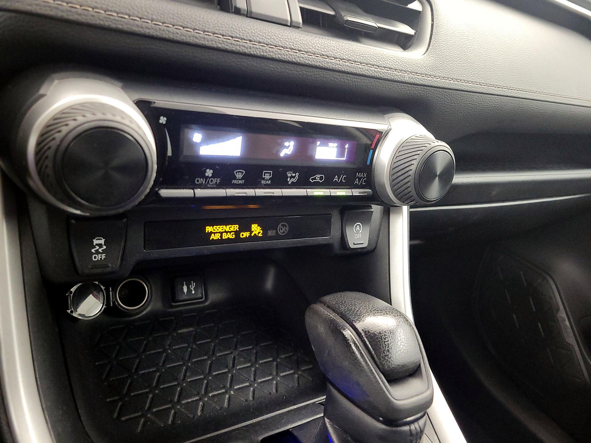 Thumbnail: 2019 Toyota RAV4 - 16
