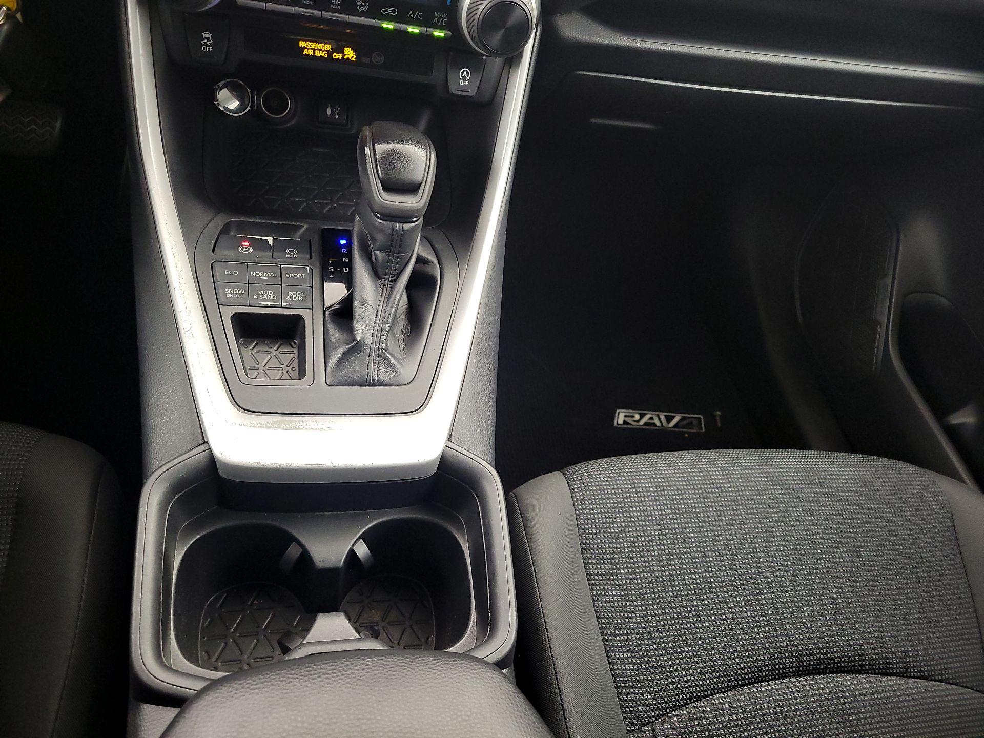 Thumbnail: 2019 Toyota RAV4 - 17