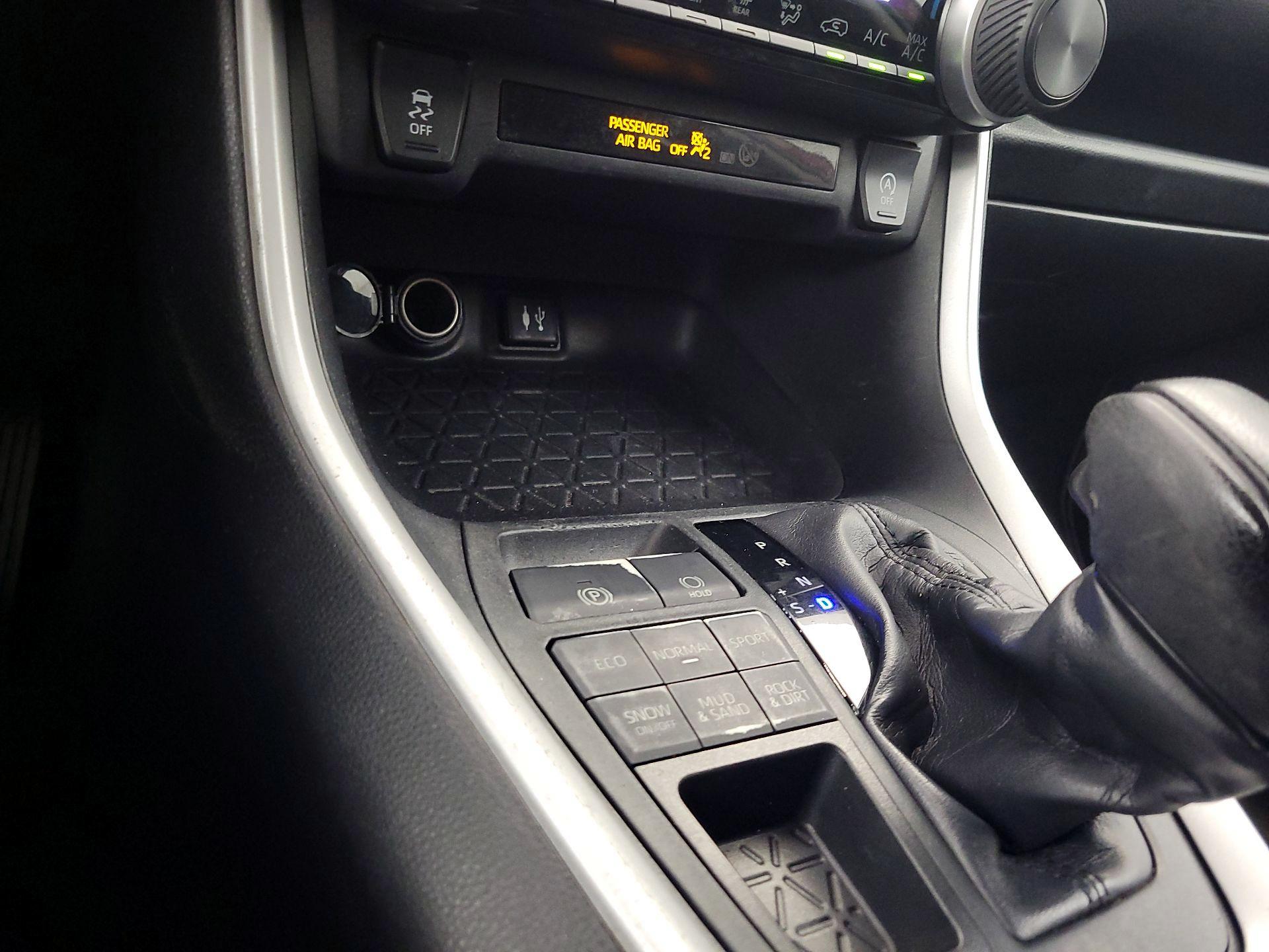 Thumbnail: 2019 Toyota RAV4 - 18