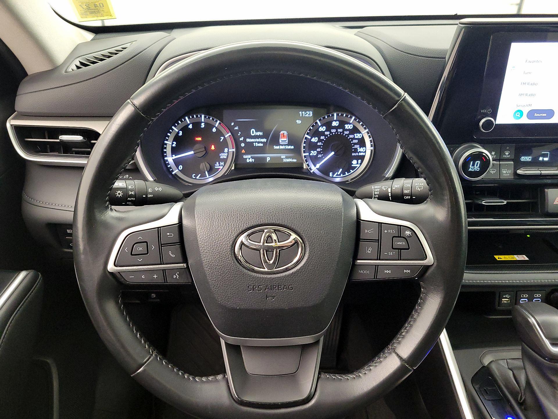 Thumbnail: 2023 Toyota Highlander - 10