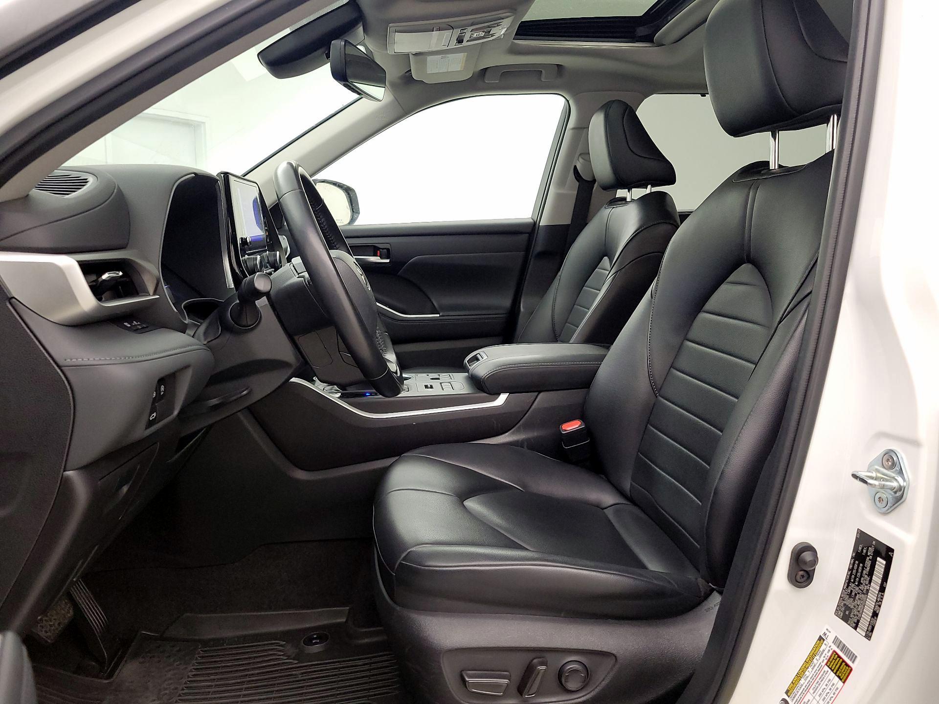 Thumbnail: 2023 Toyota Highlander - 11