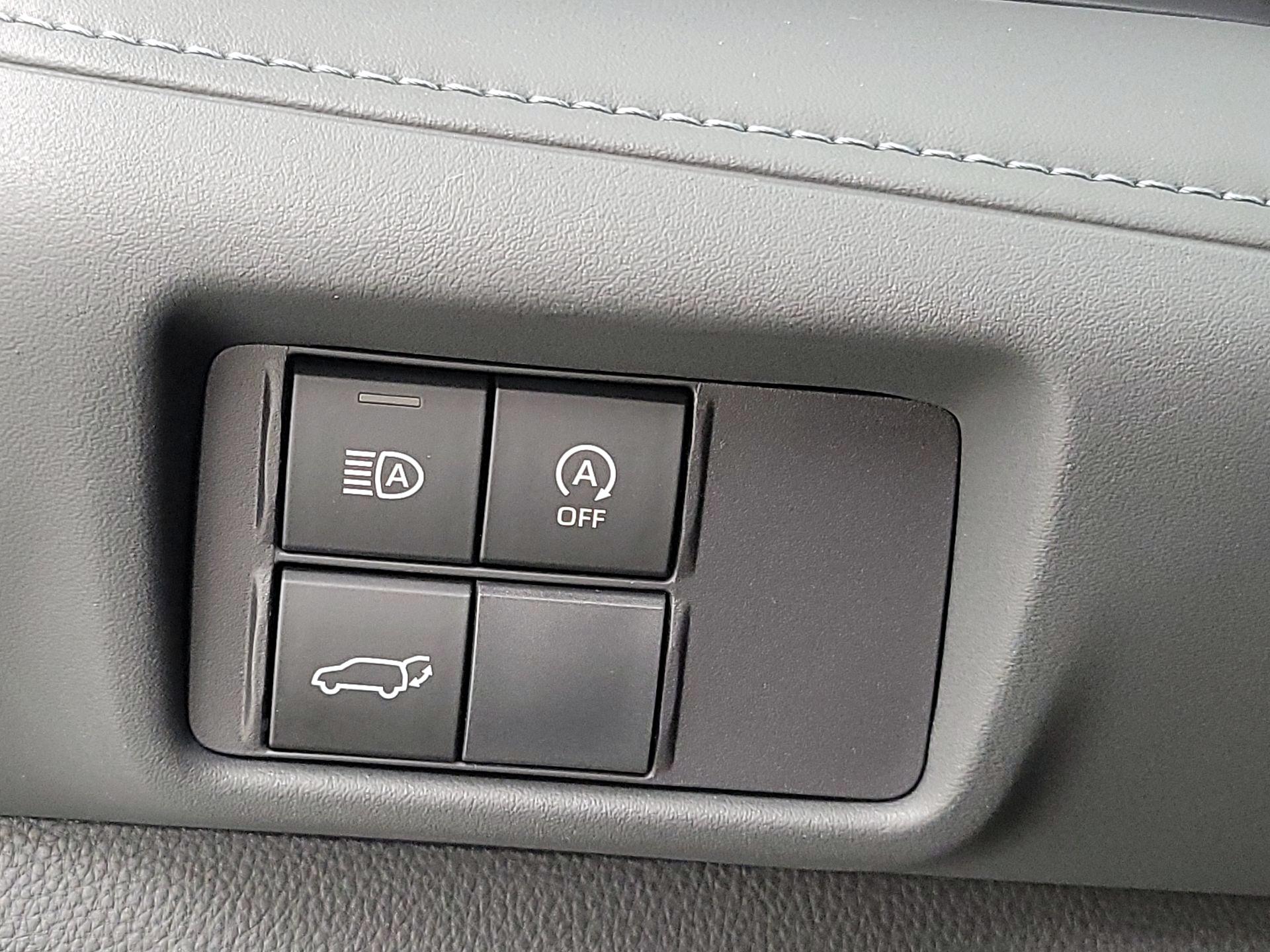 Thumbnail: 2023 Toyota Highlander - 13