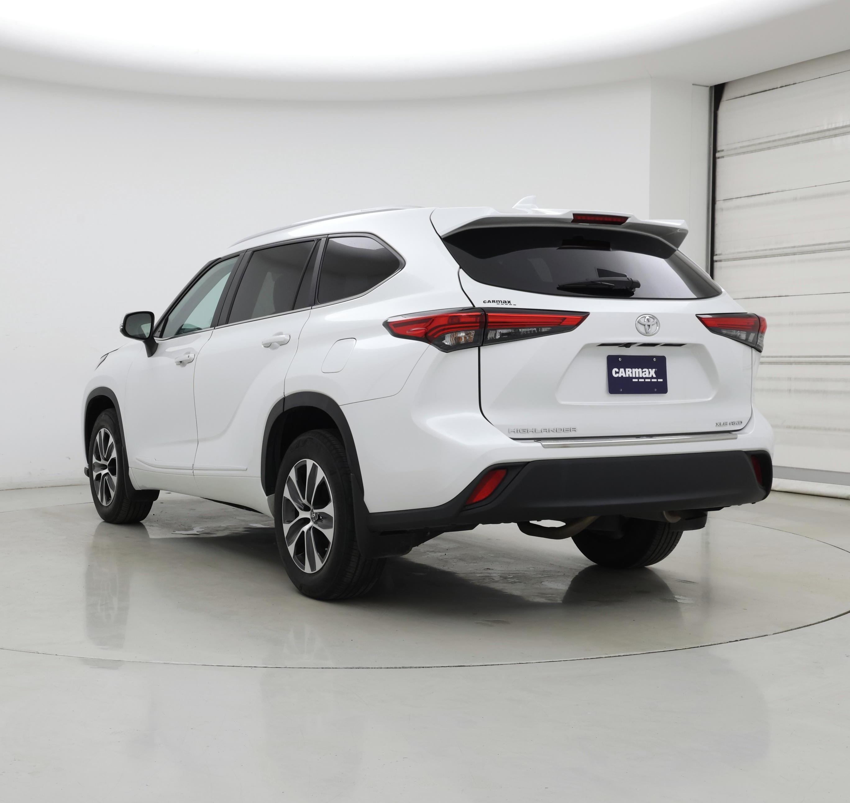 Thumbnail: 2023 Toyota Highlander - 2
