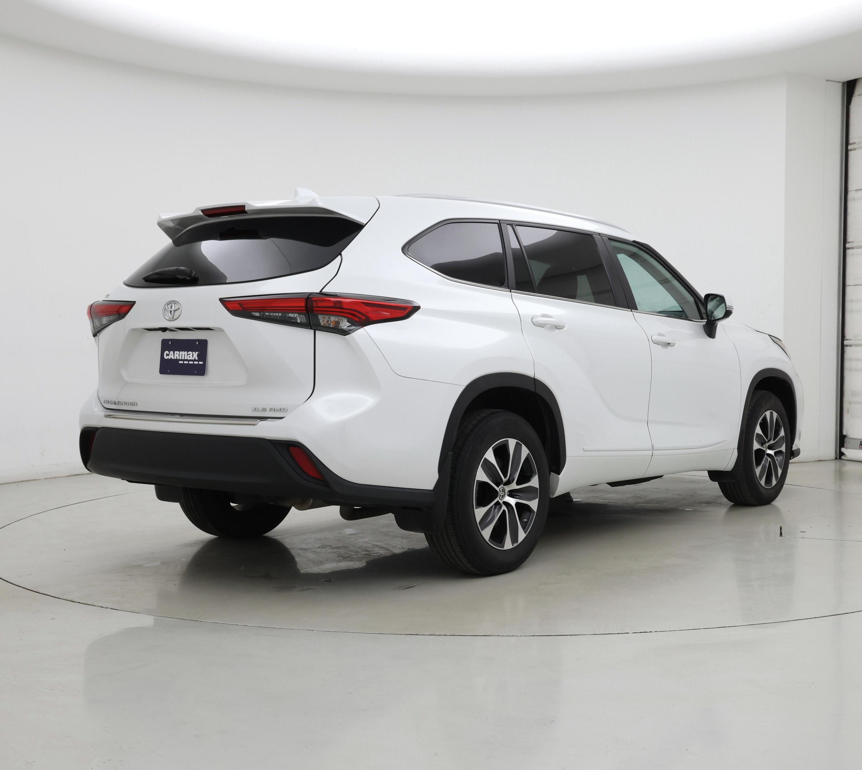 Thumbnail: 2023 Toyota Highlander - 8