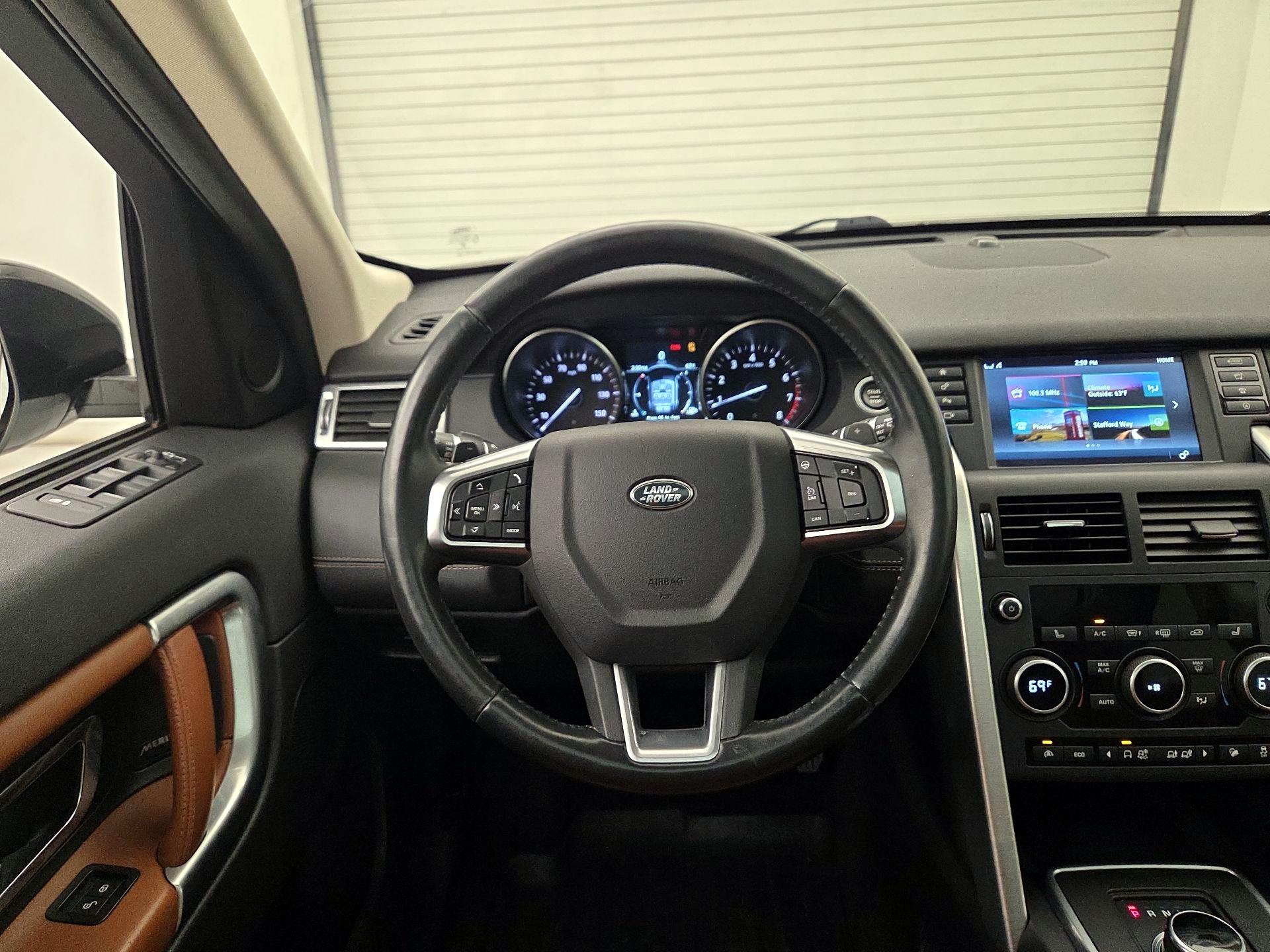 Thumbnail: 2017 Land Rover Discovery Sport - 10