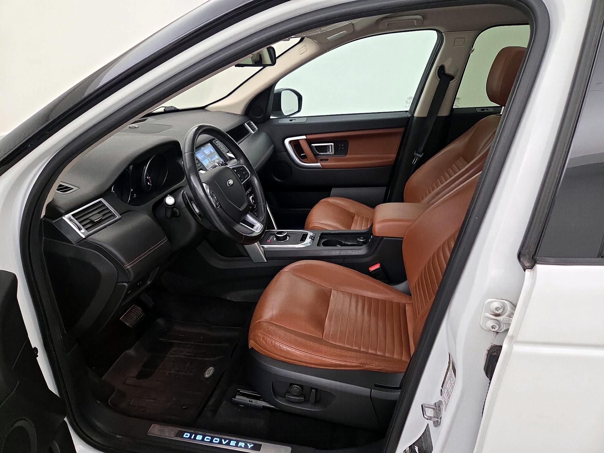 Thumbnail: 2017 Land Rover Discovery Sport - 11