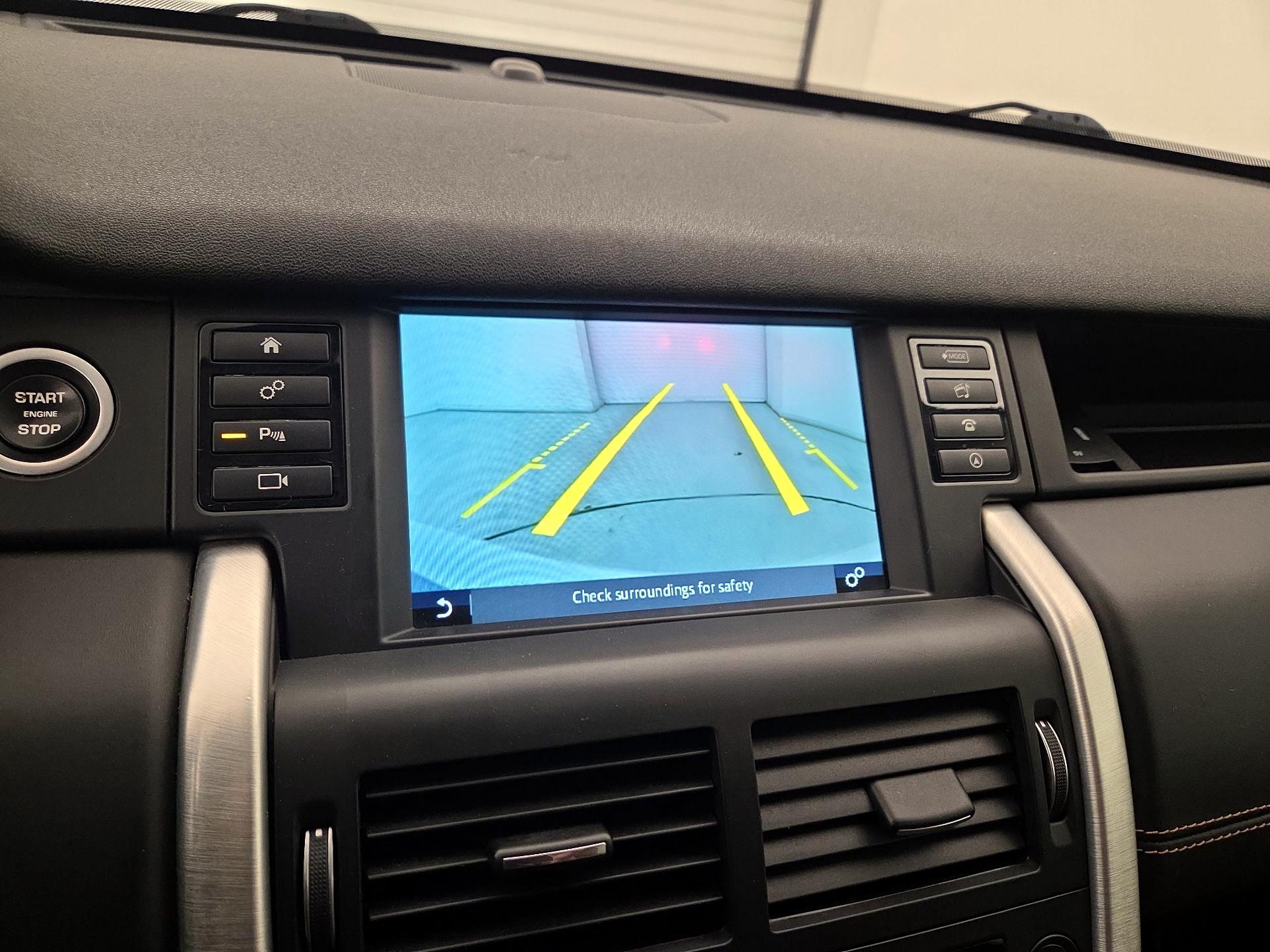 Thumbnail: 2017 Land Rover Discovery Sport - 14