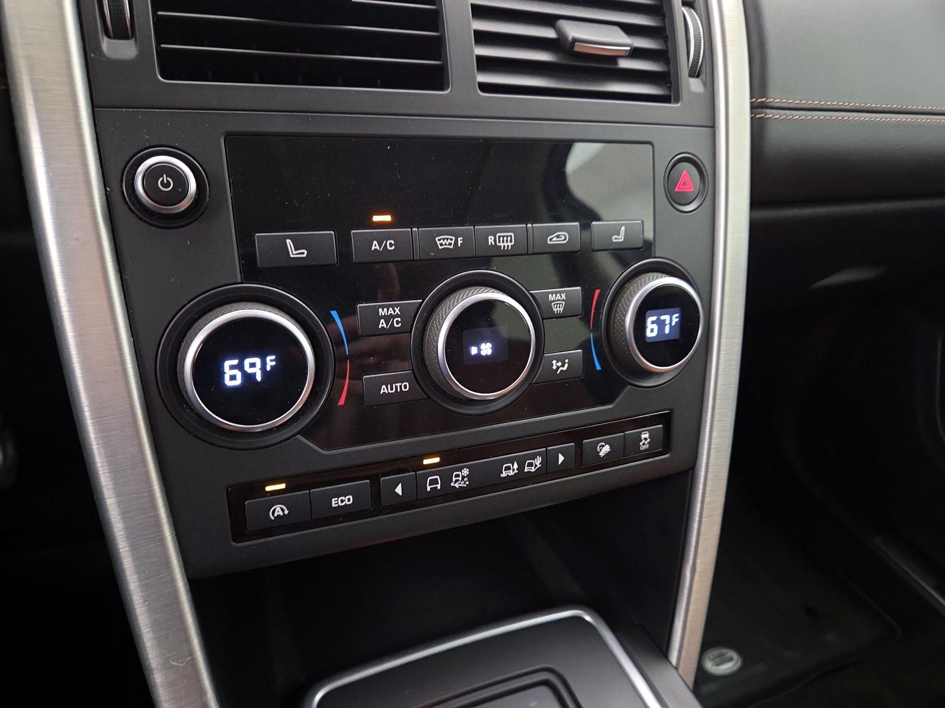Thumbnail: 2017 Land Rover Discovery Sport - 16