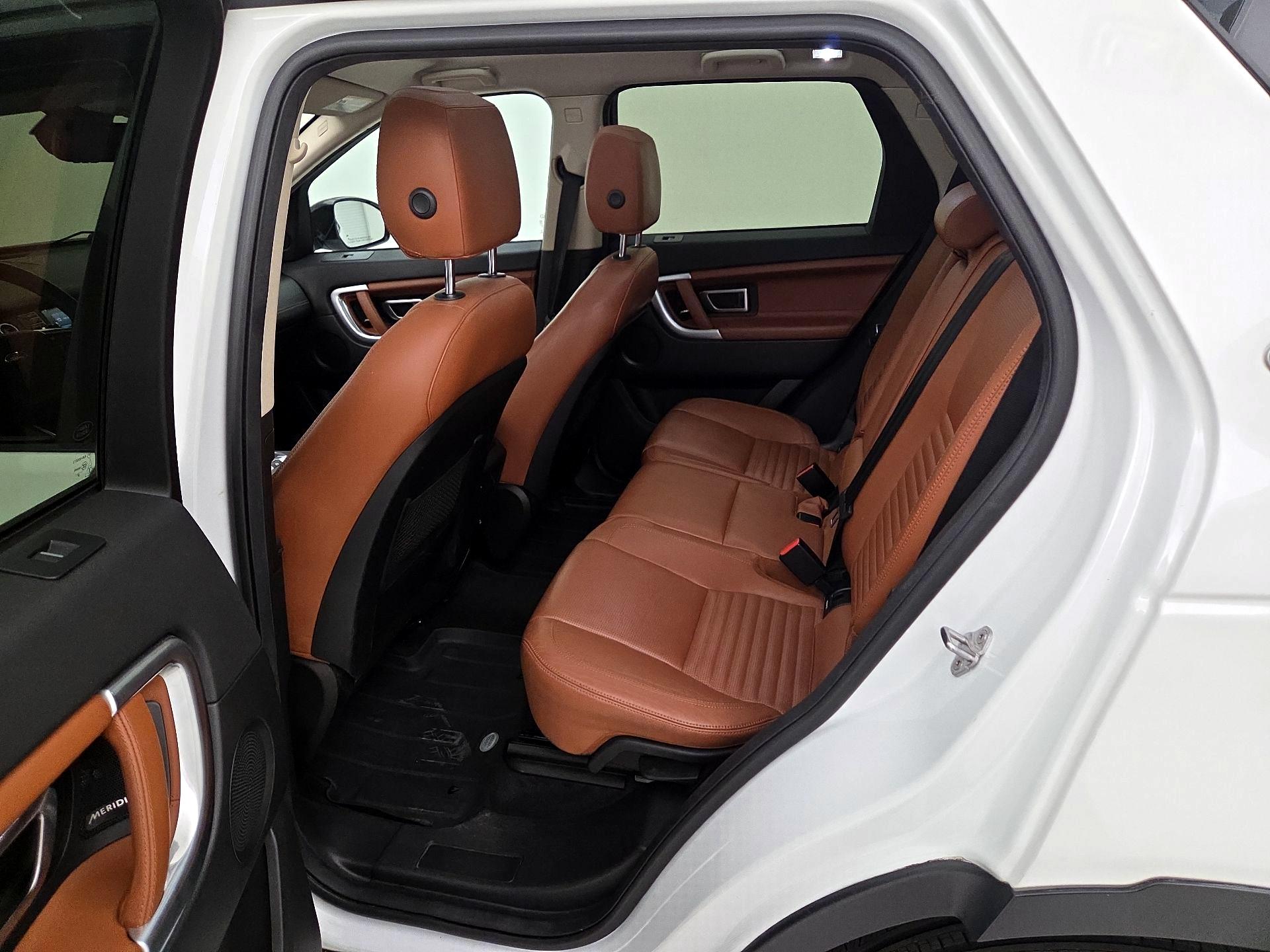 Thumbnail: 2017 Land Rover Discovery Sport - 19