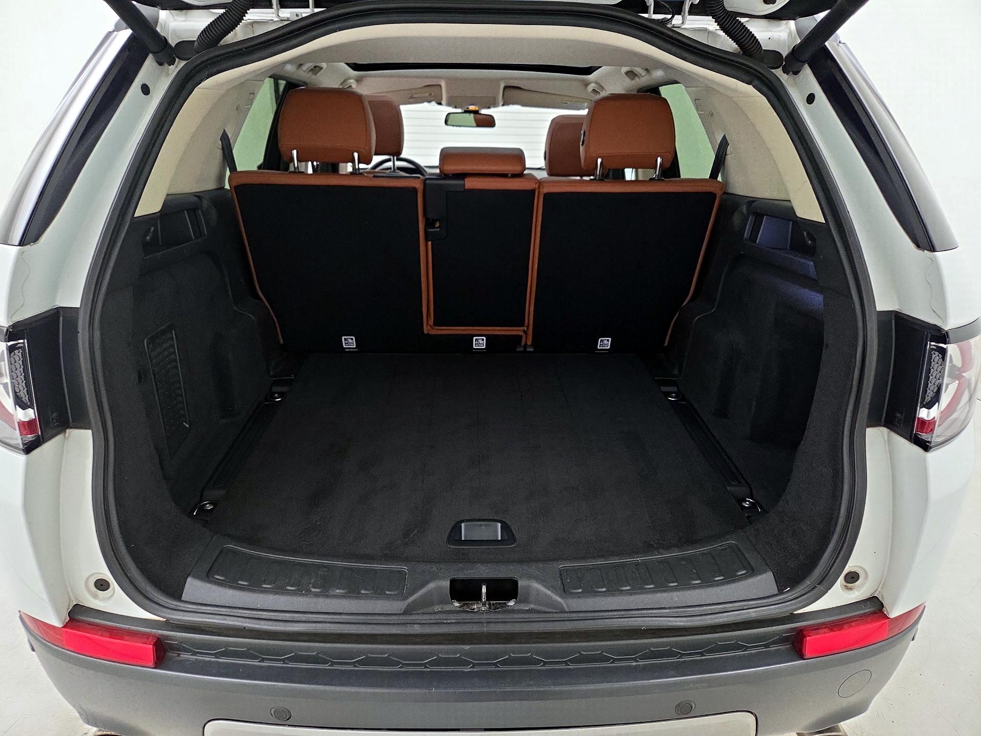 Thumbnail: 2017 Land Rover Discovery Sport - 20