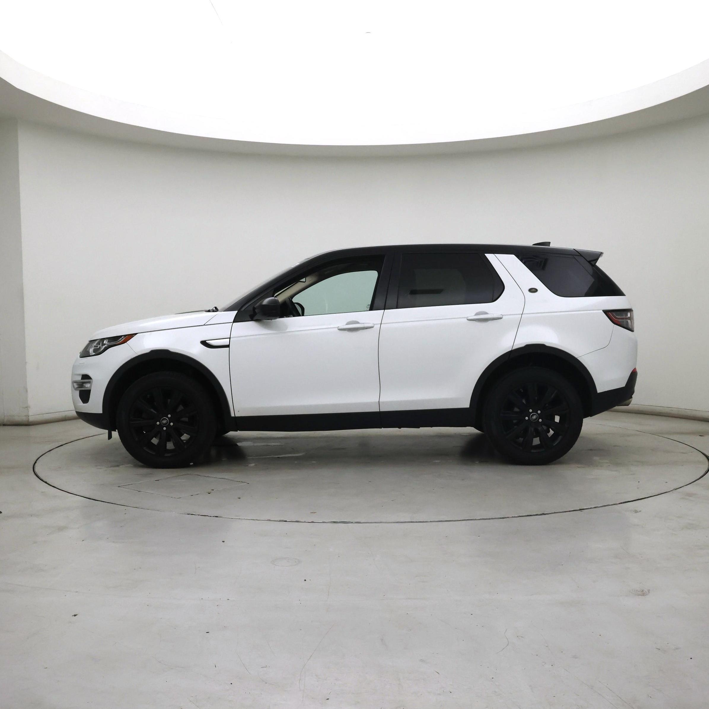 Thumbnail: 2017 Land Rover Discovery Sport - 3