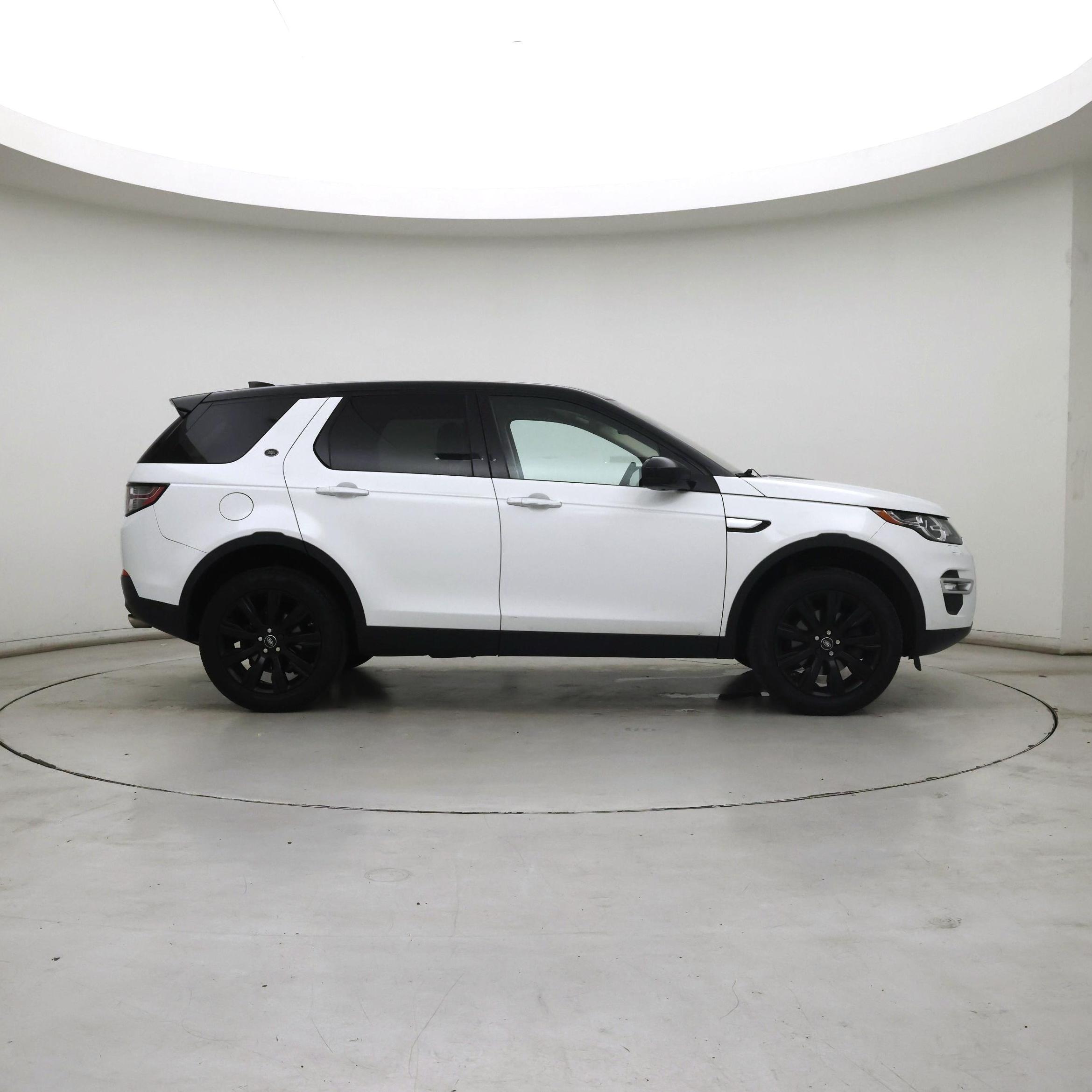 Thumbnail: 2017 Land Rover Discovery Sport - 7