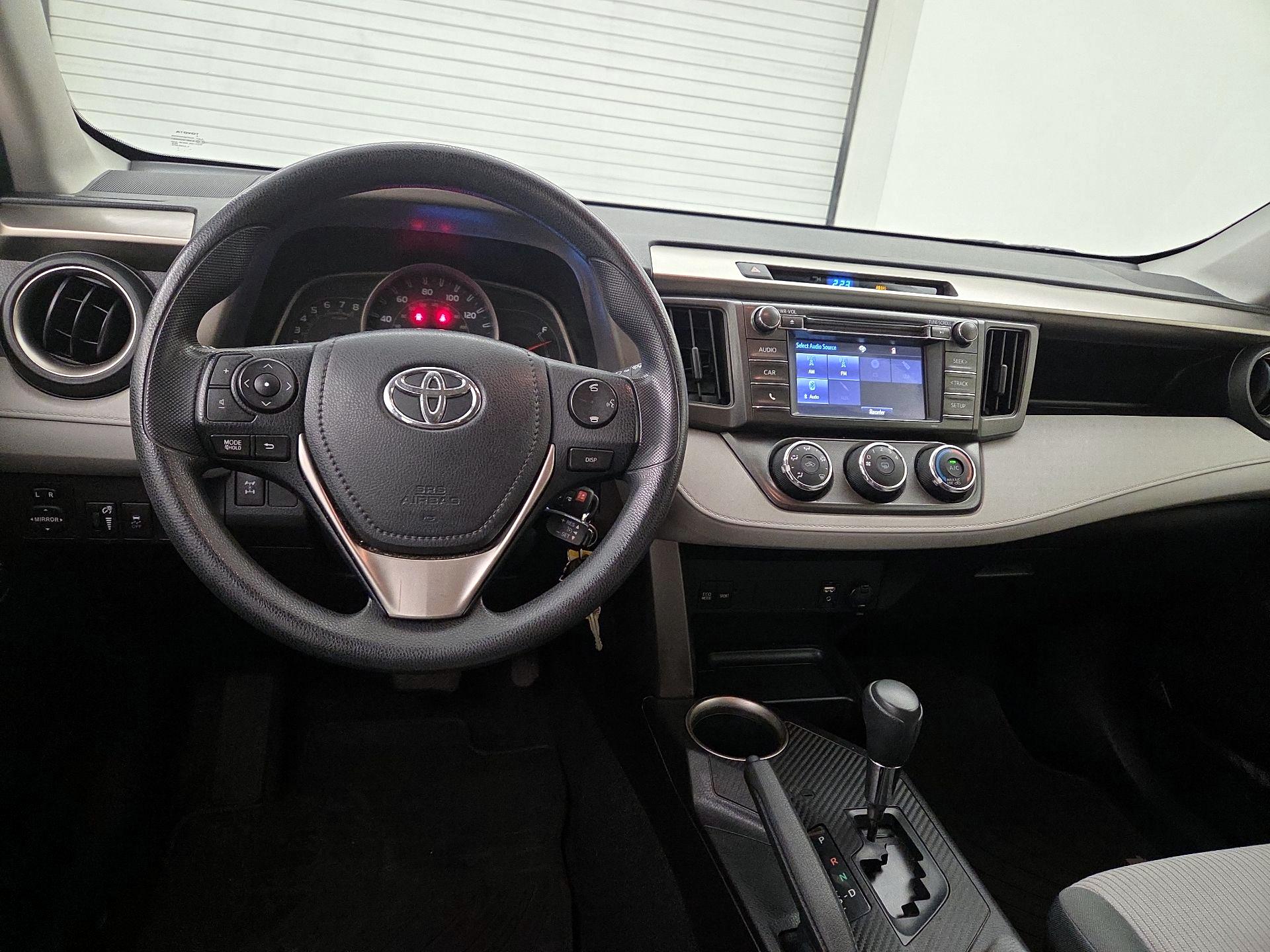 Thumbnail: 2015 Toyota RAV4 - 10