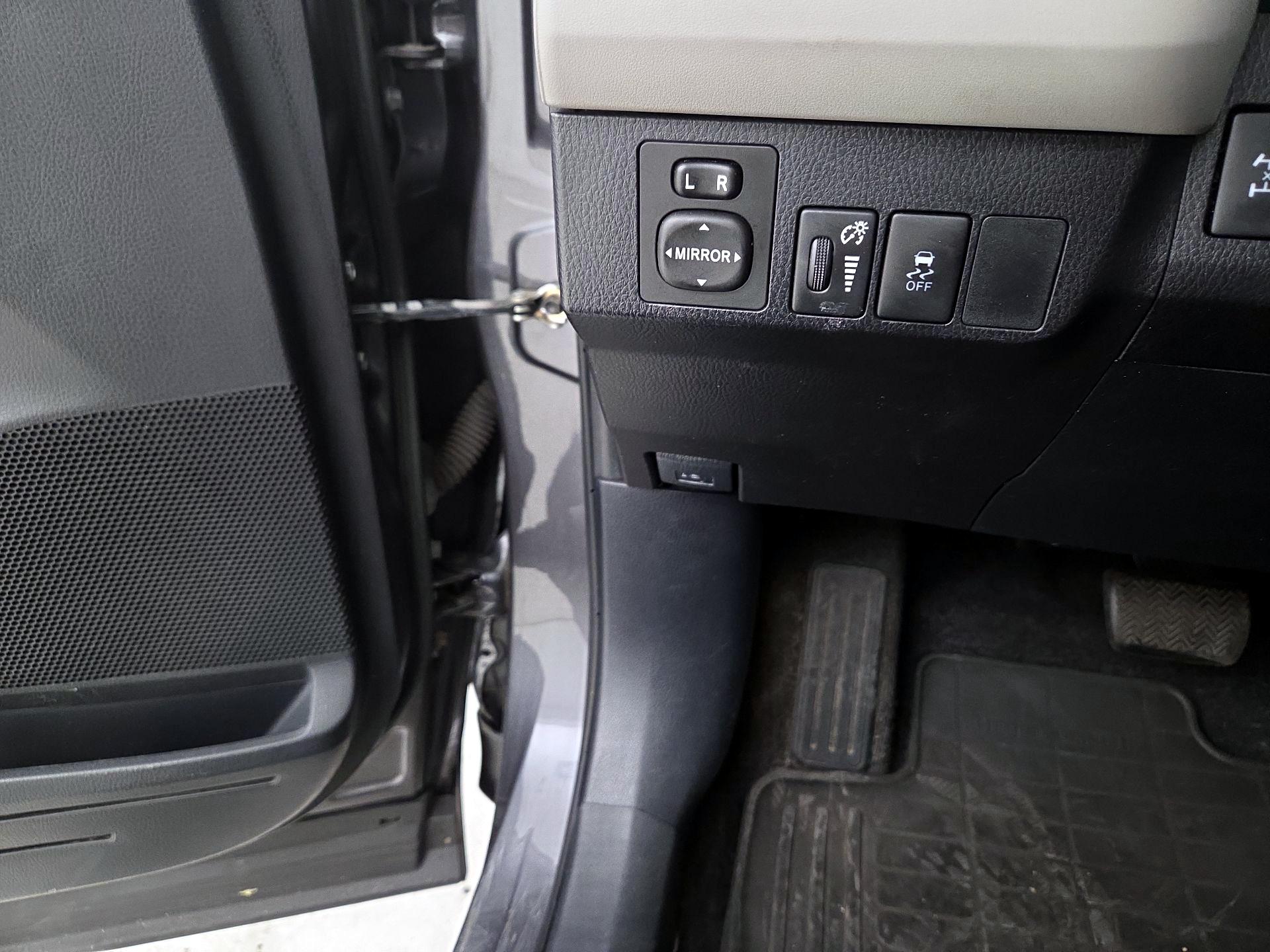 Thumbnail: 2015 Toyota RAV4 - 13