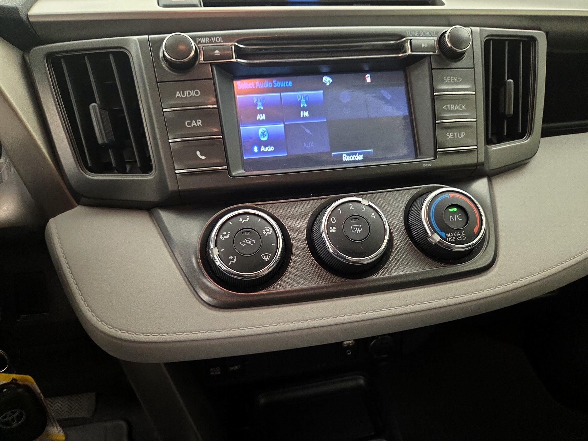 Thumbnail: 2015 Toyota RAV4 - 15