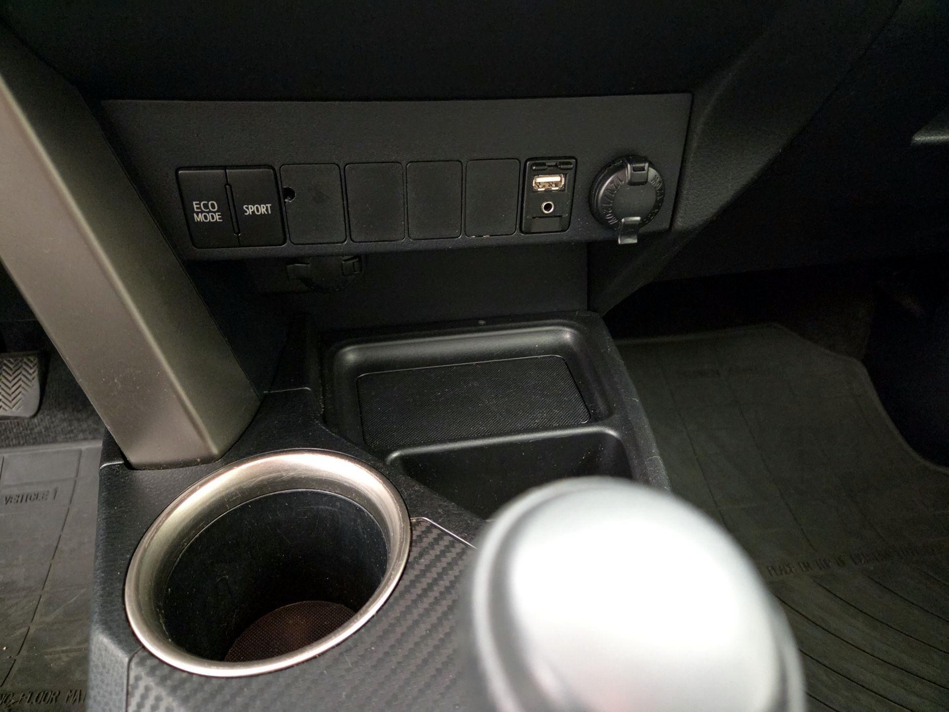 Thumbnail: 2015 Toyota RAV4 - 18
