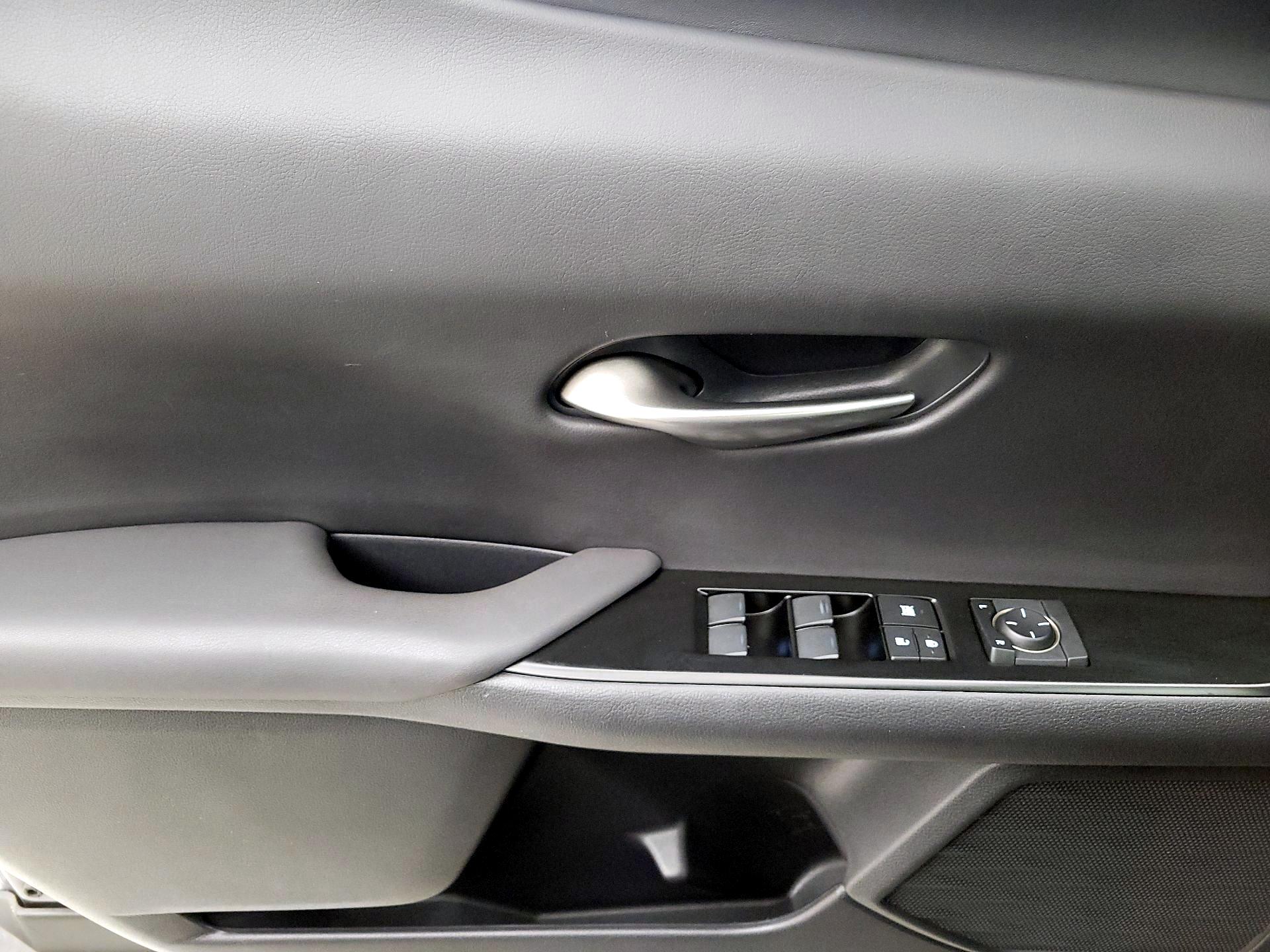 Thumbnail: 2021 Lexus UX - 12