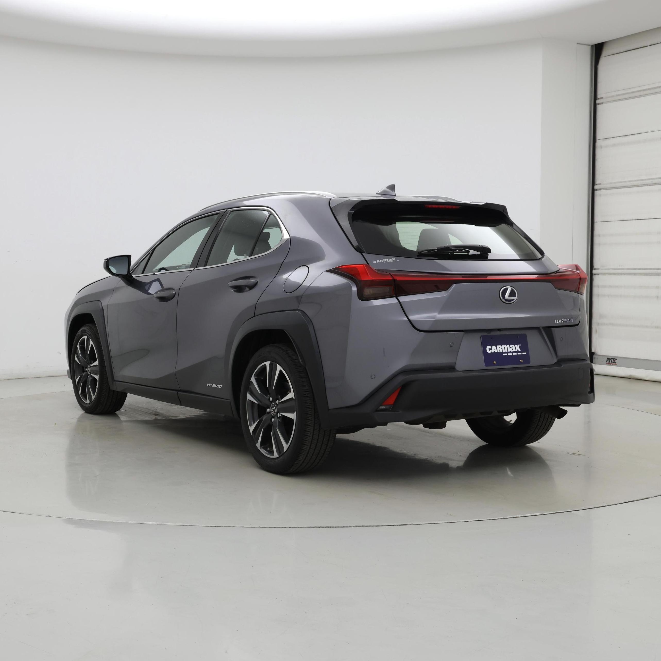 Thumbnail: 2021 Lexus UX - 2