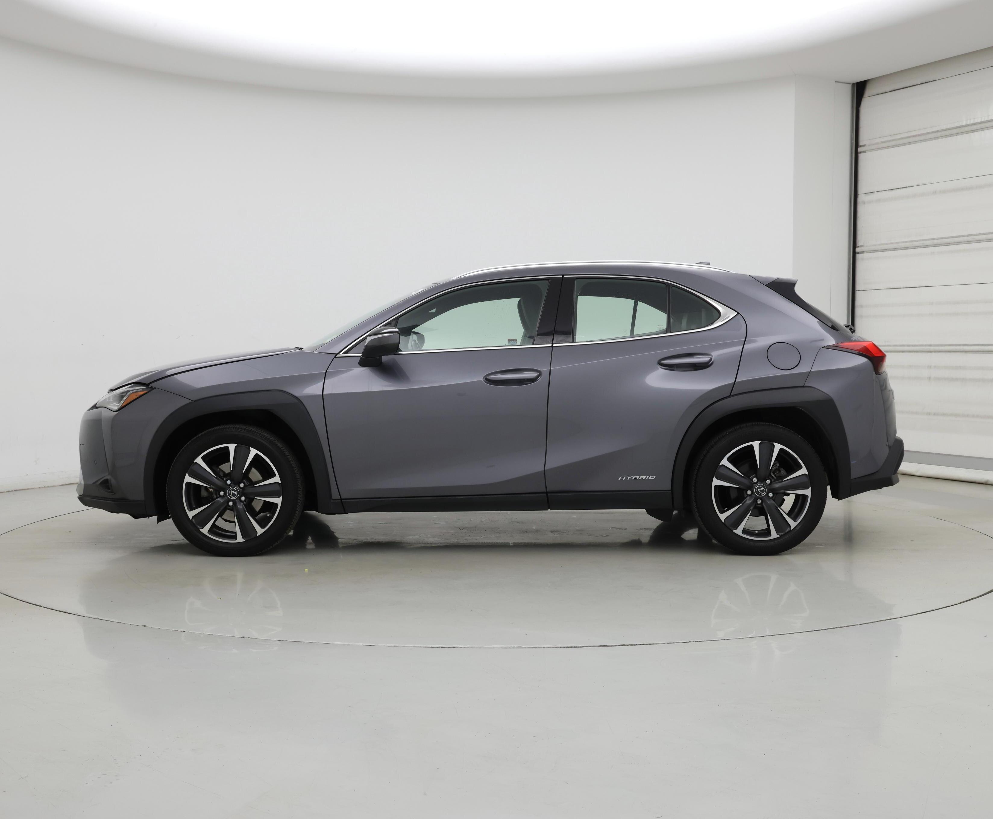 Thumbnail: 2021 Lexus UX - 3