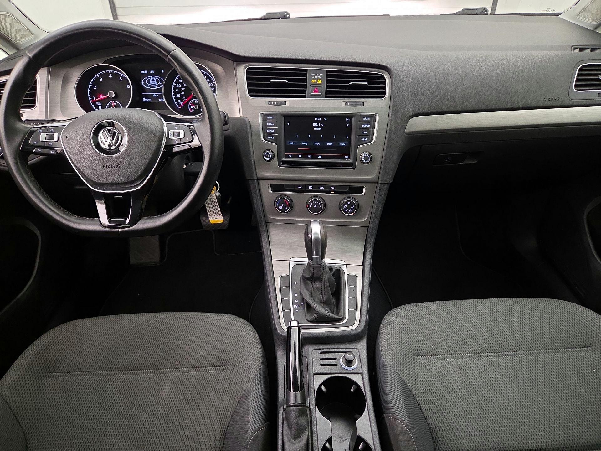 Thumbnail: 2016 Volkswagen Golf - 9