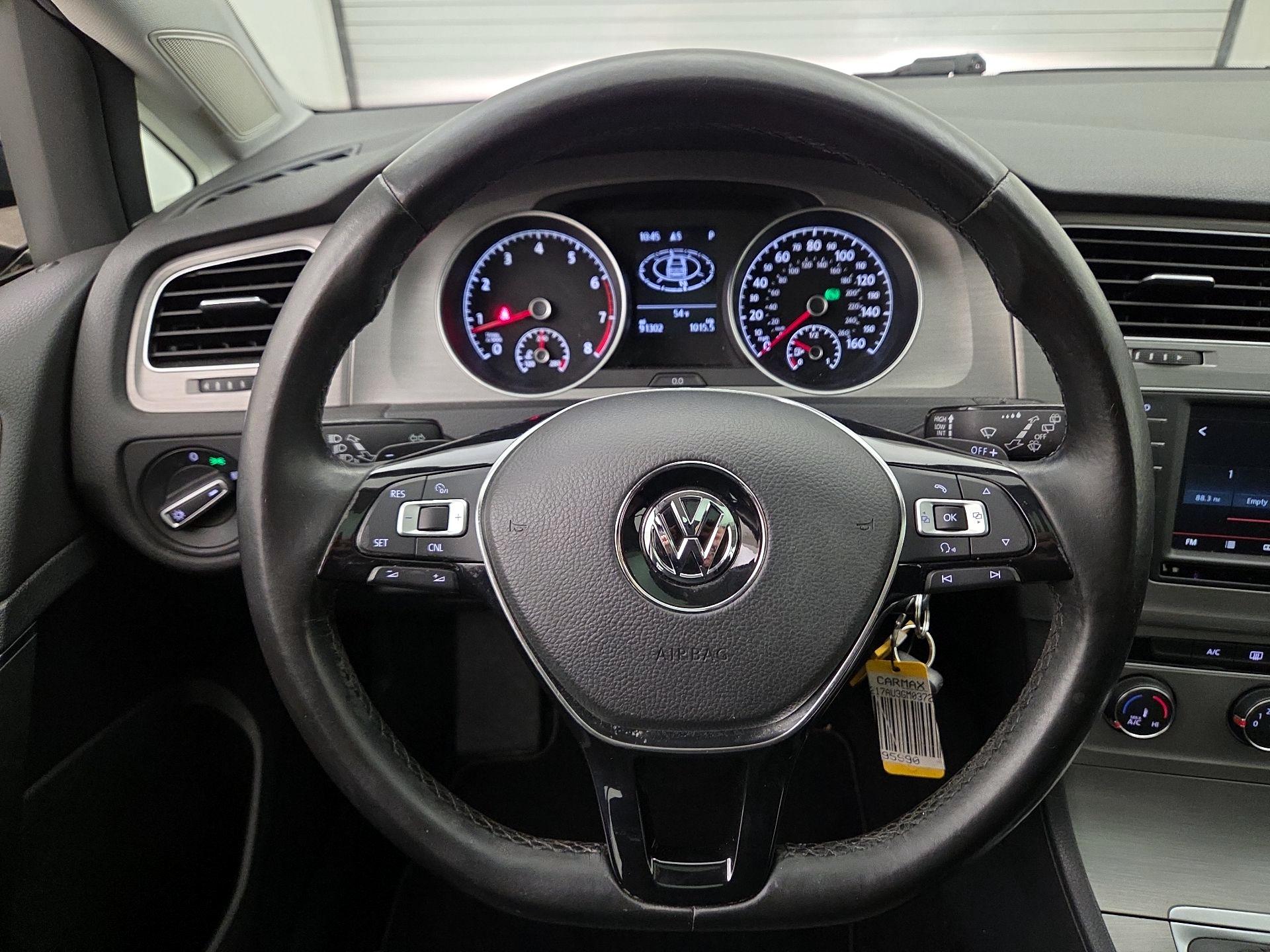 Thumbnail: 2016 Volkswagen Golf - 10