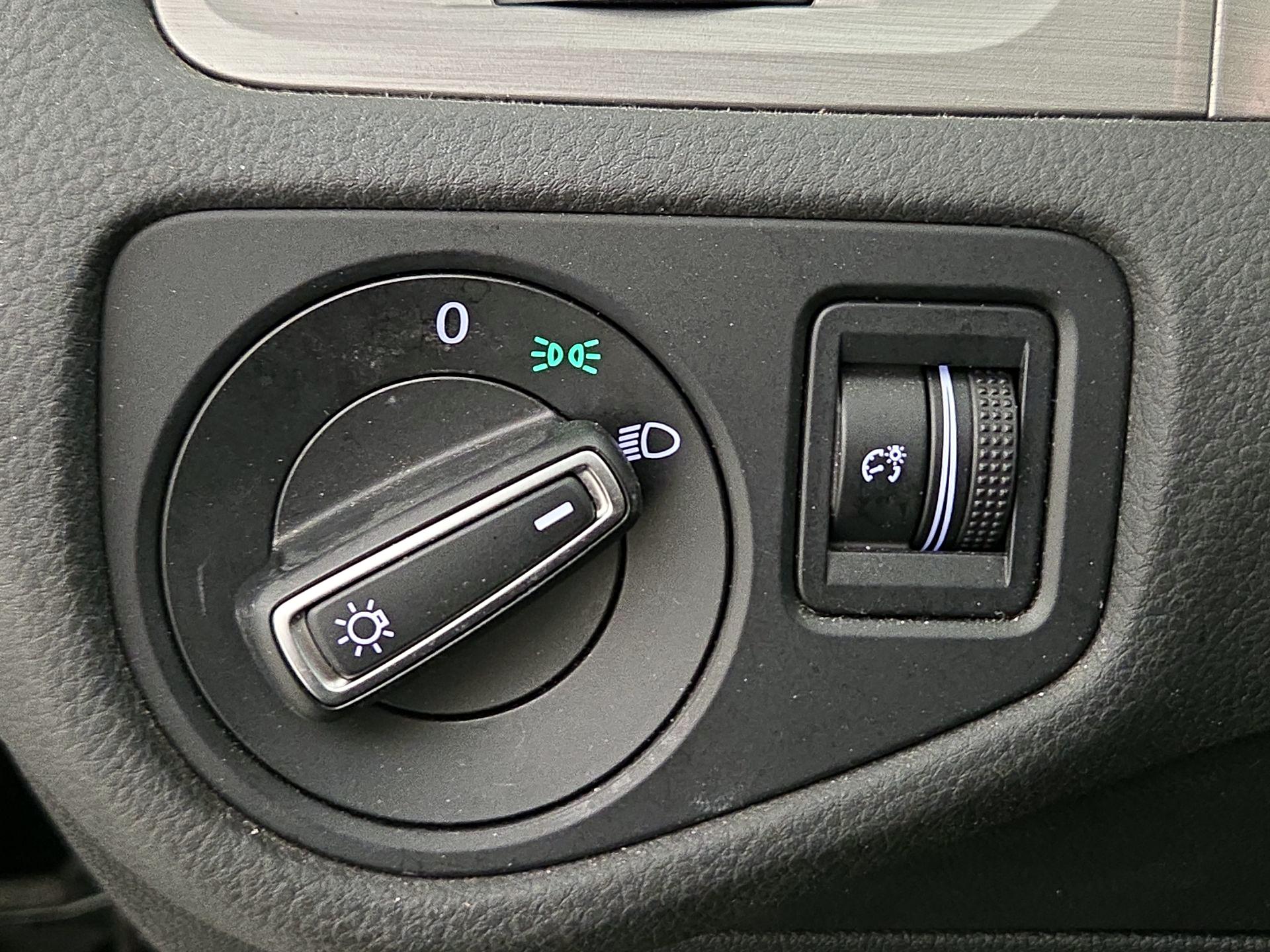 Thumbnail: 2016 Volkswagen Golf - 13
