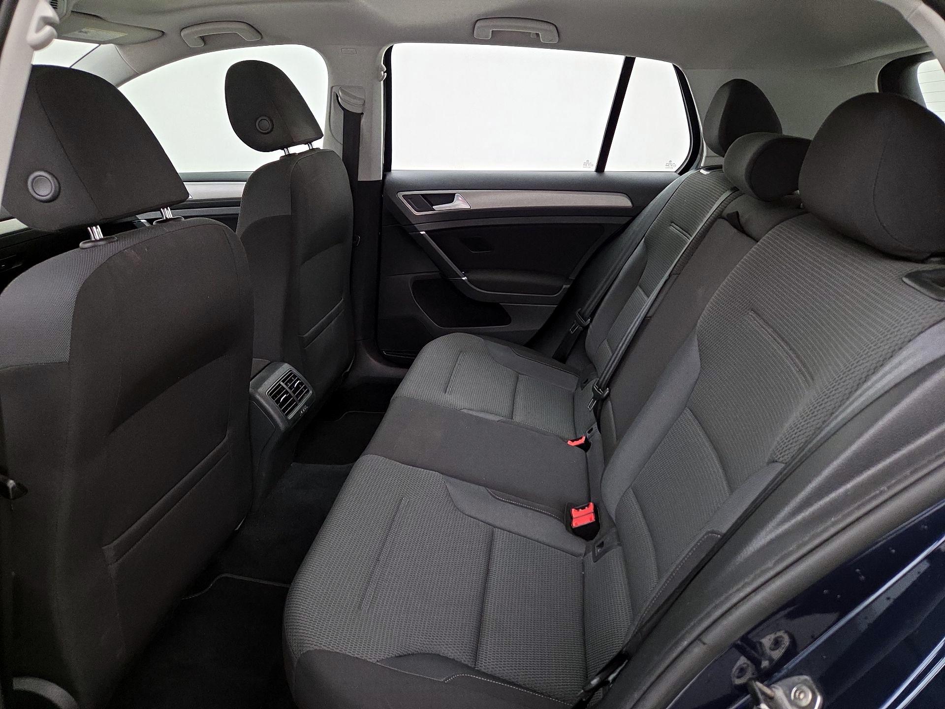 Thumbnail: 2016 Volkswagen Golf - 20