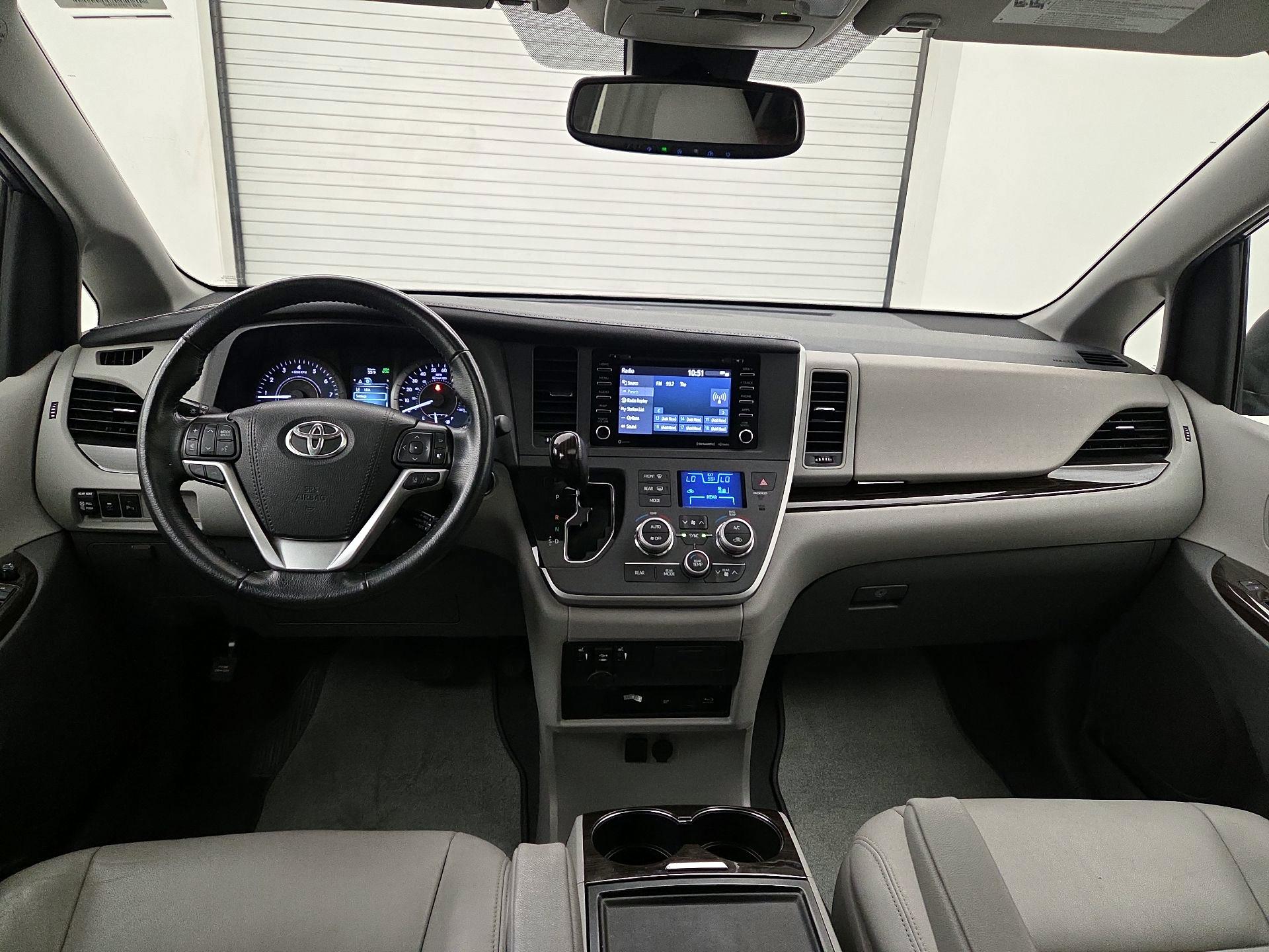 Thumbnail: 2020 Toyota Sienna - 9