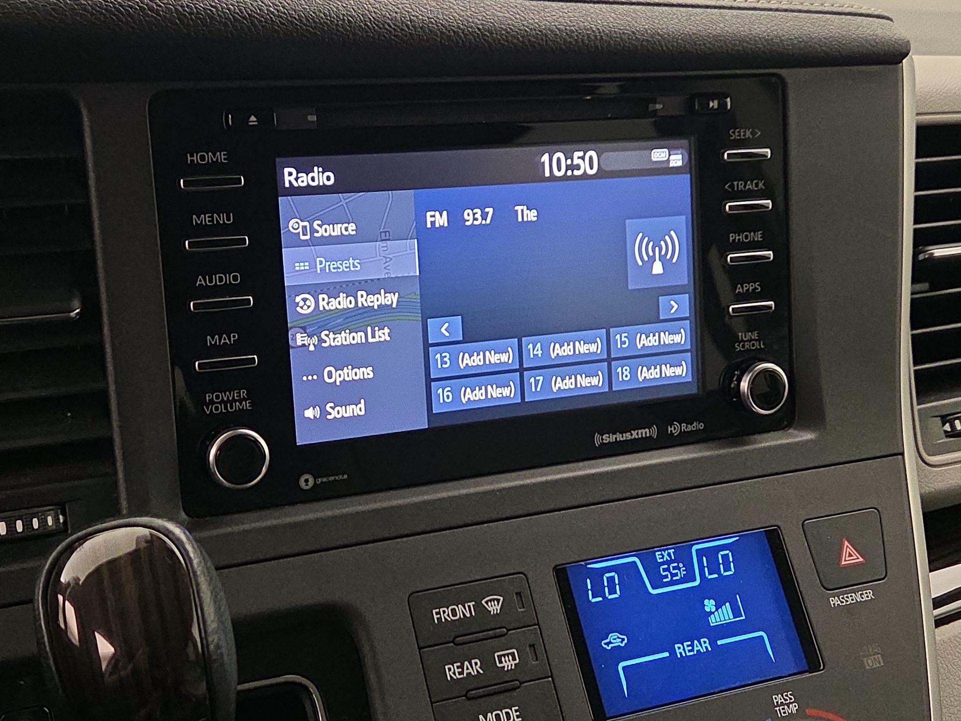 Thumbnail: 2020 Toyota Sienna - 15
